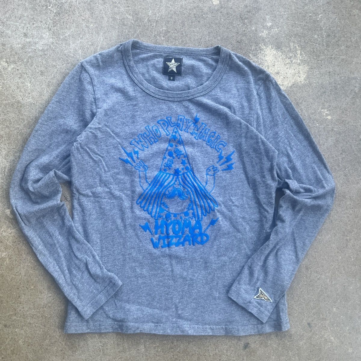 20471120 20471120 Hyoma "Who Play Magic" Wizzard Long Sleeve Tee Size US S / EU 44-46 / 1 - 1 Thumbnail