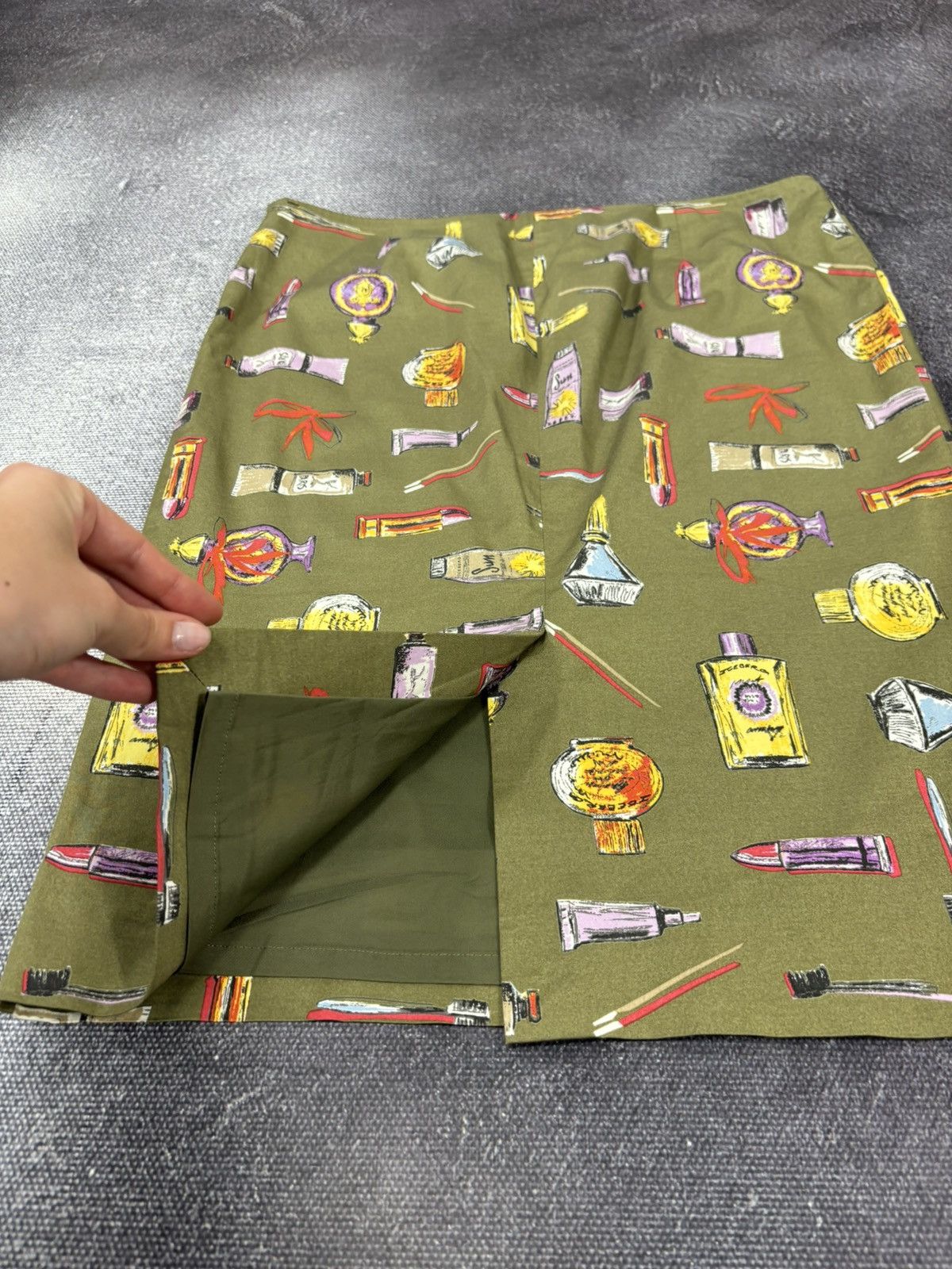 Iceberg Vintage Iceberg Olive Green Makeup Beauty Print Pencil Skirt Size 32" / US 10 / IT 46 - 15 Thumbnail