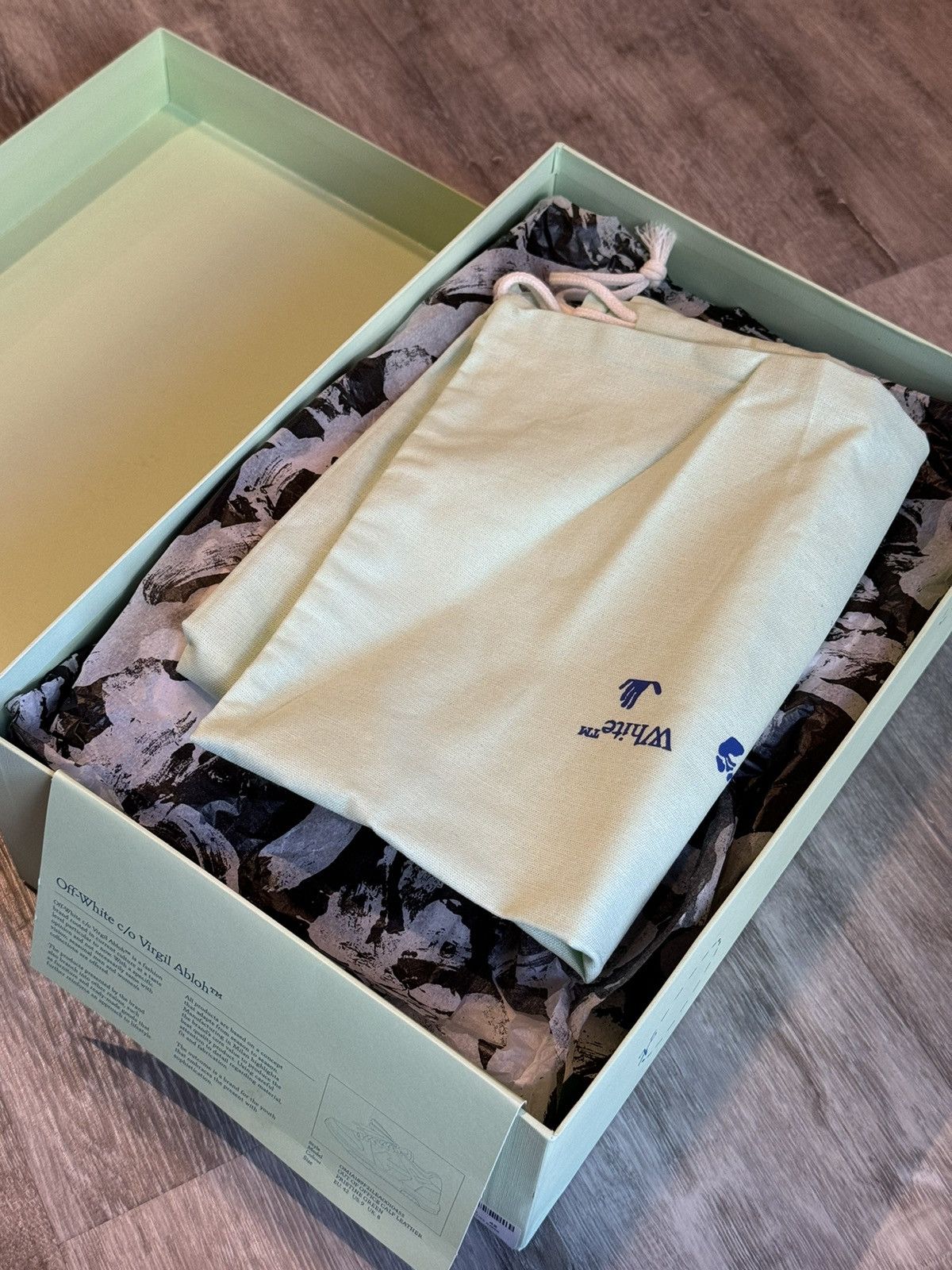 Off-White Out Of Office Size US 9 / EU 42 - 10 Thumbnail
