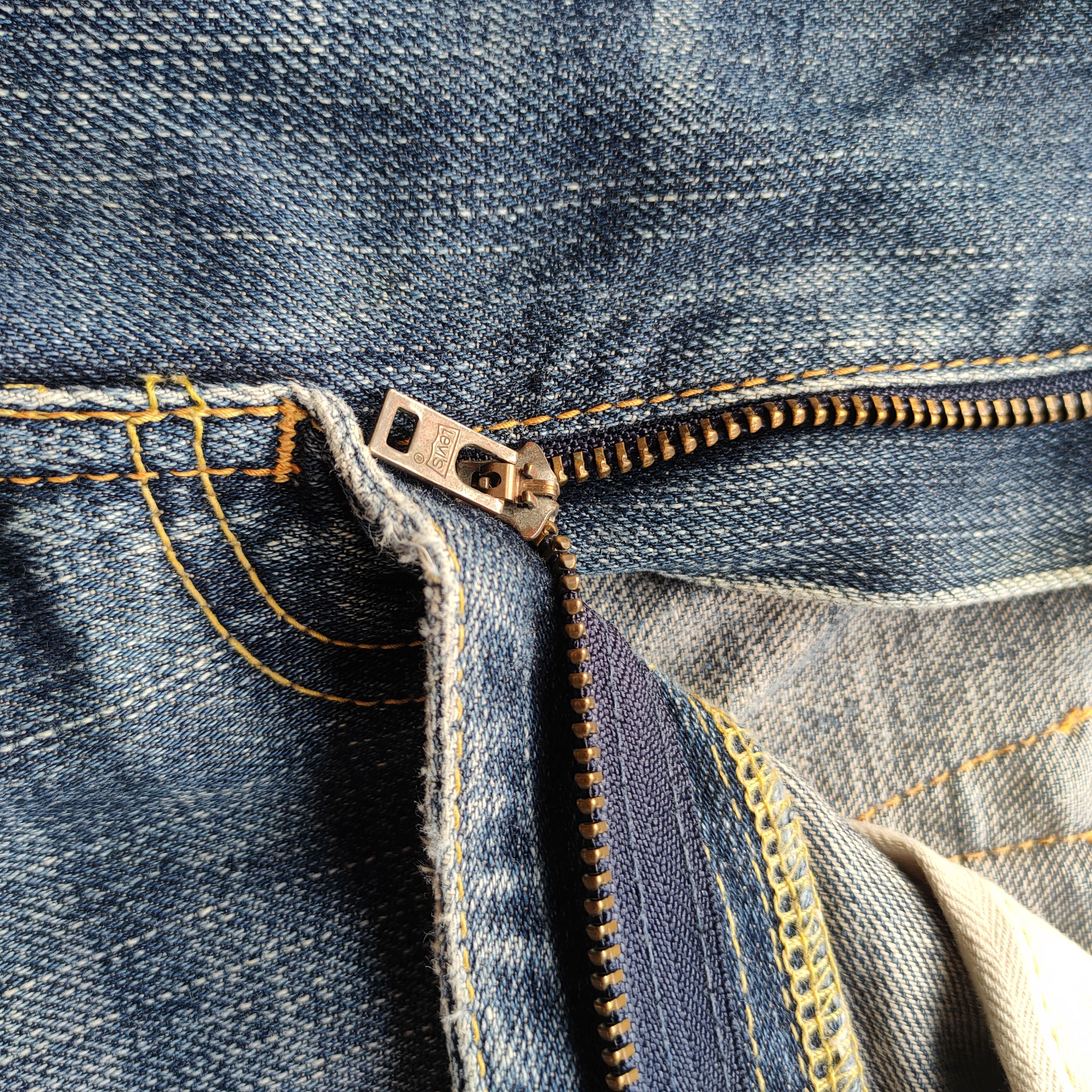 Levi's Vintage Clothing VINTAGE LEVI'S 517 RUSTY FLARE DISTRESSED FADED JEANS PANTS Size US 31 - 8 Thumbnail