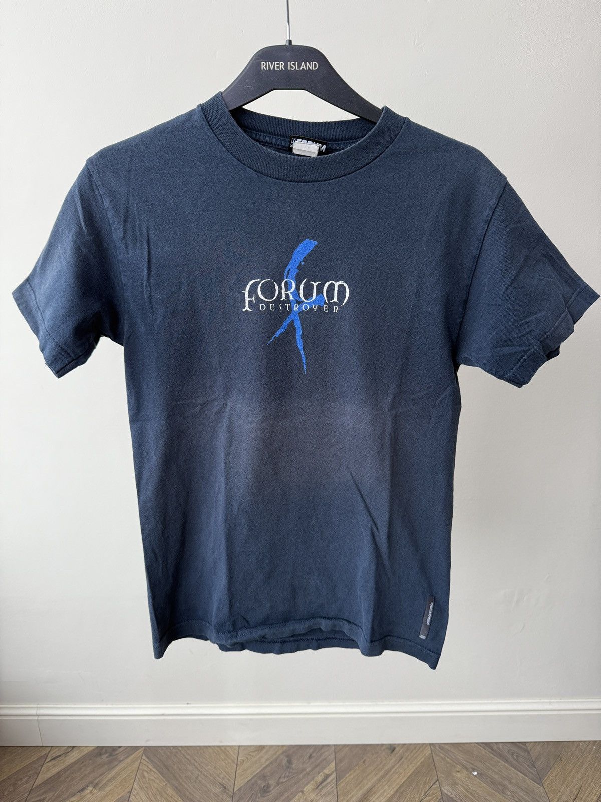 Other Vintage 90s forum snowboards foursquare destroyer t shirt Size US S / EU 44-46 / 1 - 2 Thumbnail