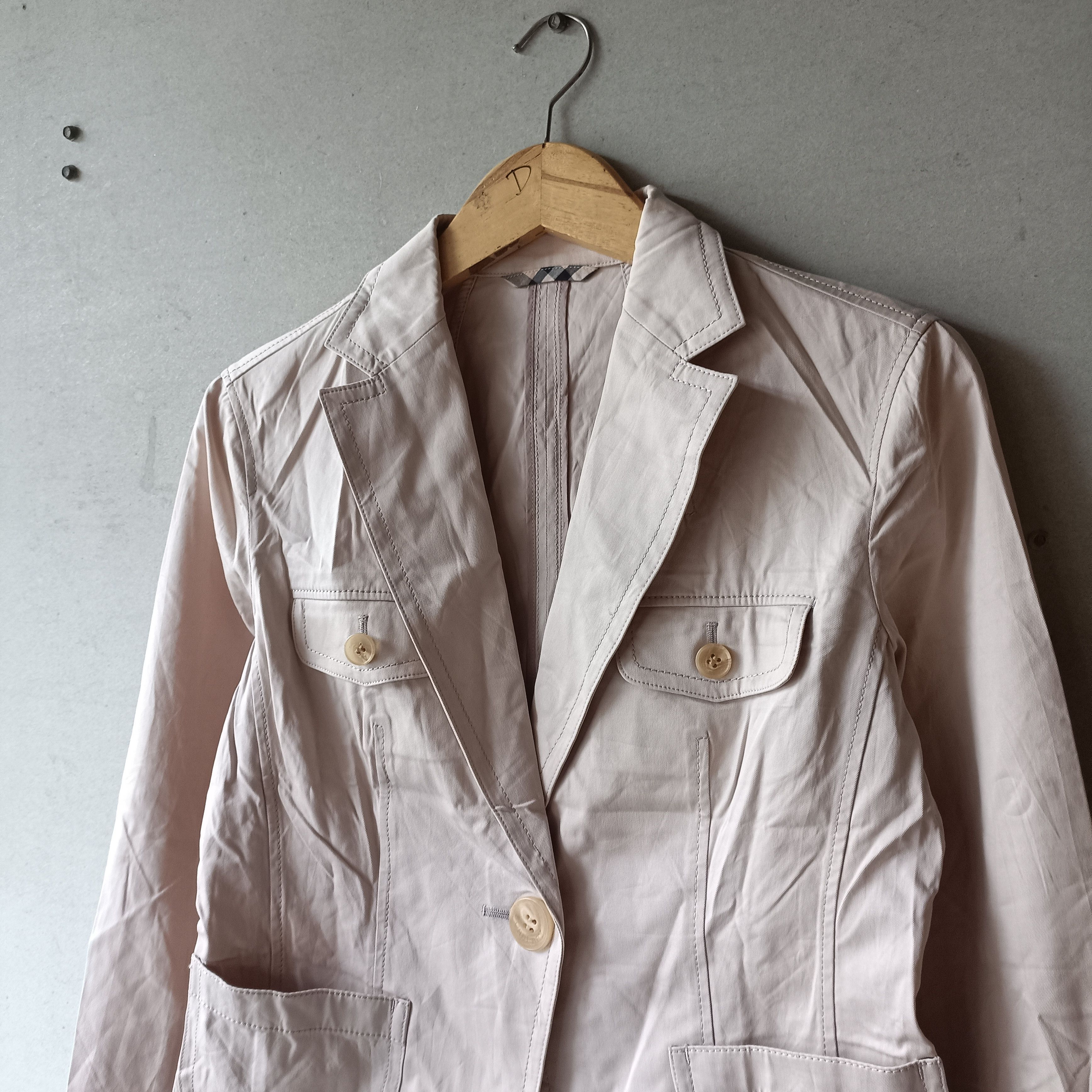 Burberry Burberry crop top outer wear Size M / US 6-8 / IT 42-44 - 2 Thumbnail