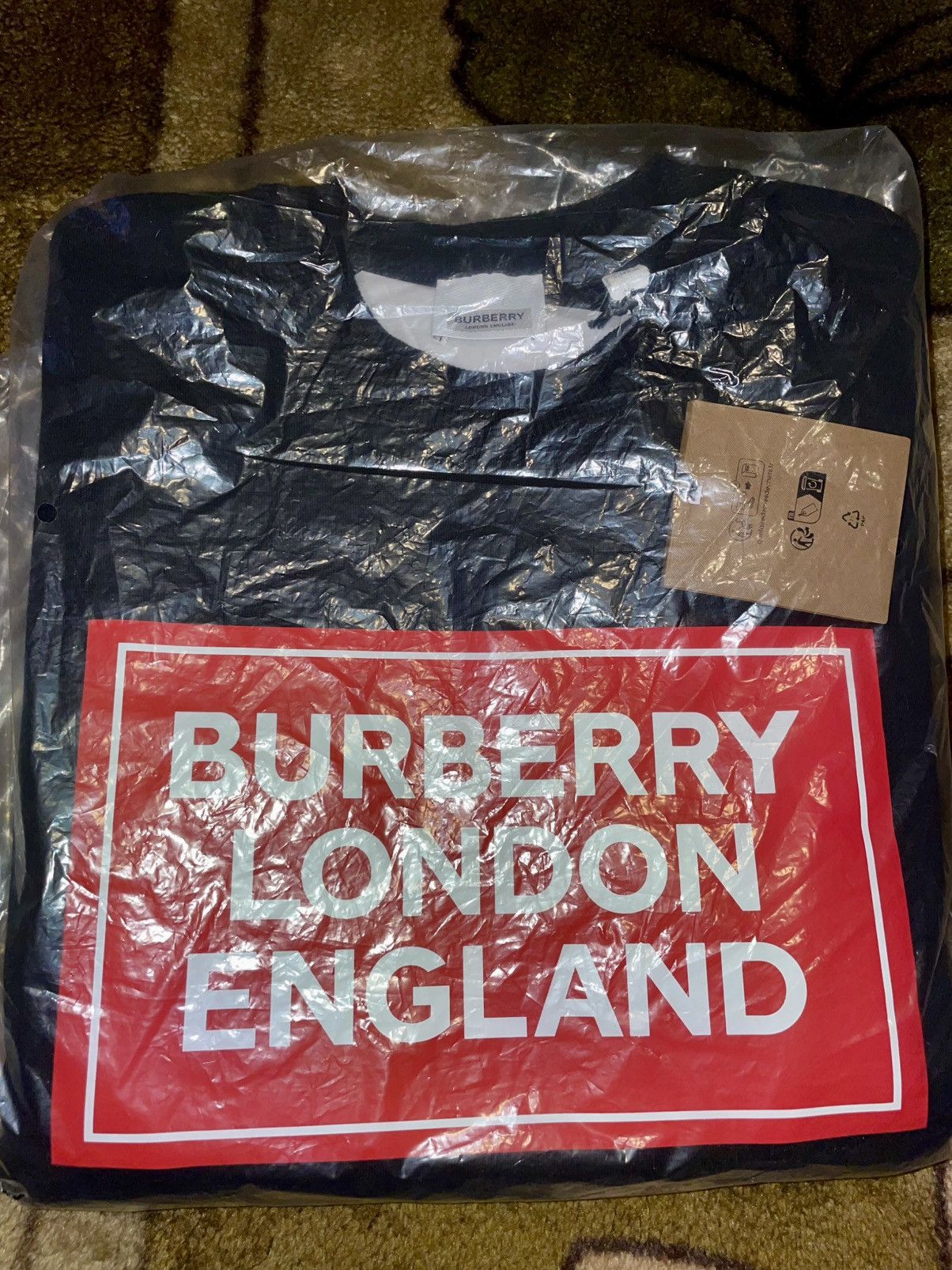 Burberry Burberry Santo Logo Print Crew Neck Woman’s Size XS New! Size XS / US 0-2 / IT 36-38 - 7 Thumbnail