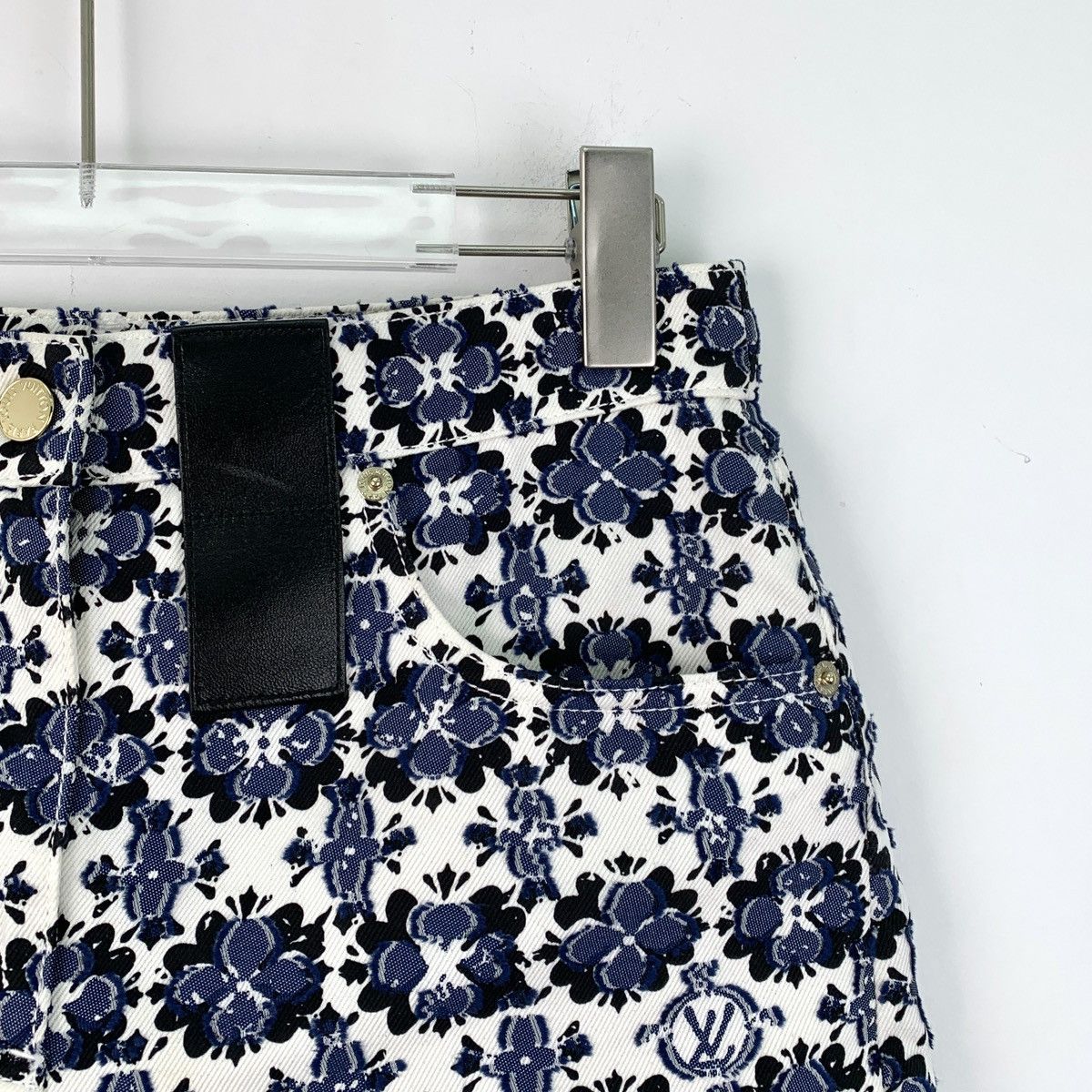 Louis Vuitton Louis Vuitton All Print Casual Denim Shorts K26WX Size 24" / US 00 / IT 34 - 3 Thumbnail