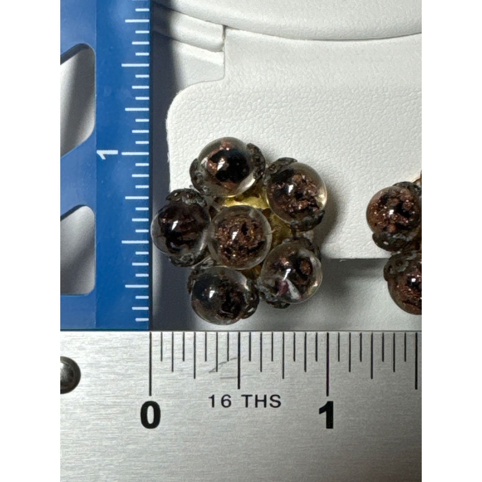 Vintage Vtg glass bead cluster clip earrings, brown made in Italy Size ONE SIZE - 12 Thumbnail