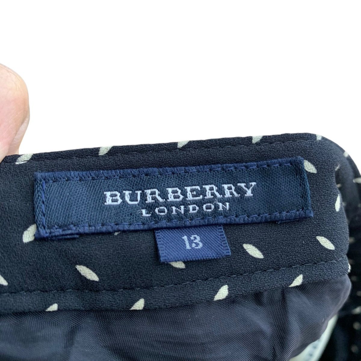 Burberry BURBERRY LONDON Overprint Polkadot Midi Skirt Size 28" / US 6 / IT 42 - 5 Thumbnail