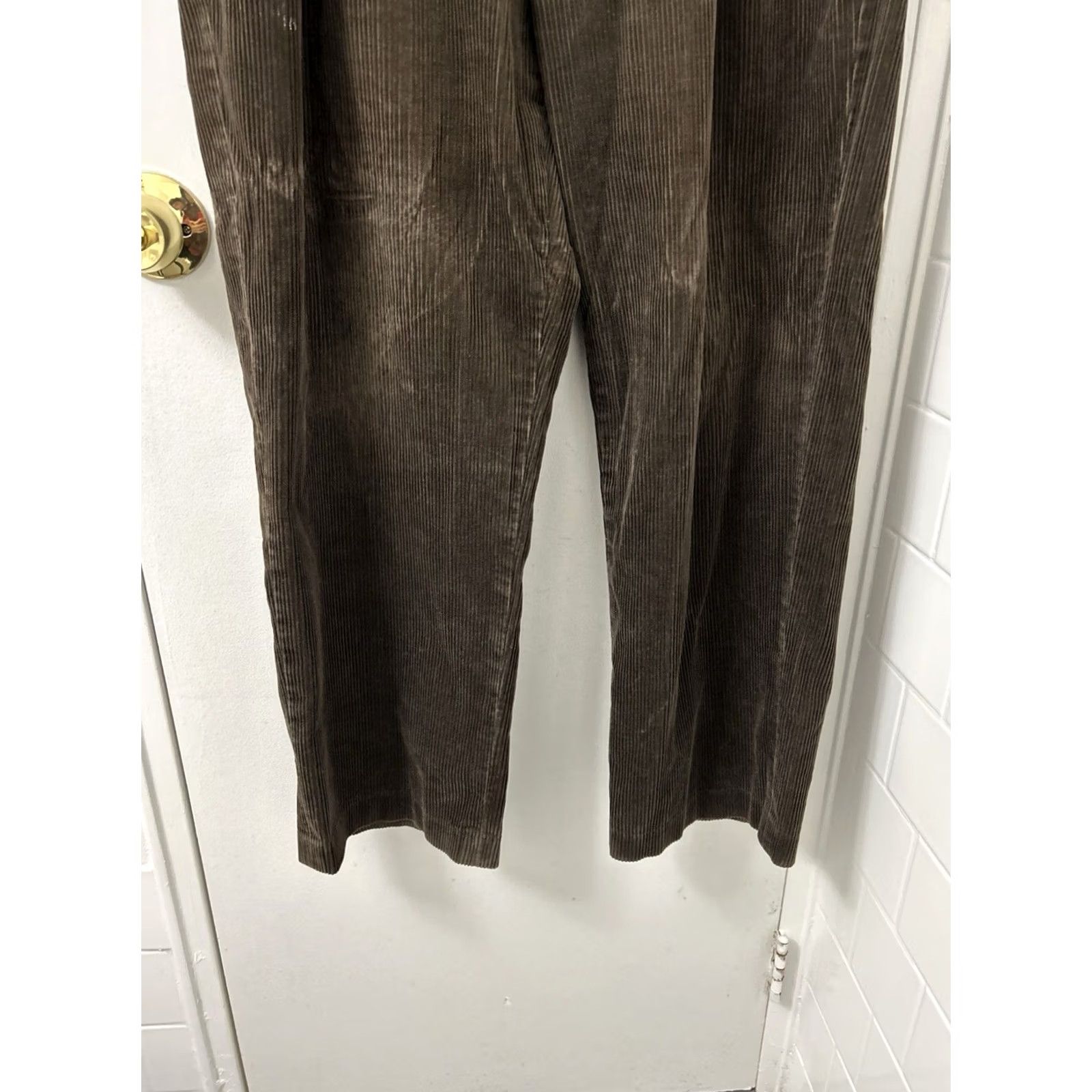 Vintage L.L. Bean Corduroy Pants Mens 36x30 Brown Pleated Relaxed Fit Trousers Pants Shirt? Size US 36 / EU 52 - 3 Thumbnail