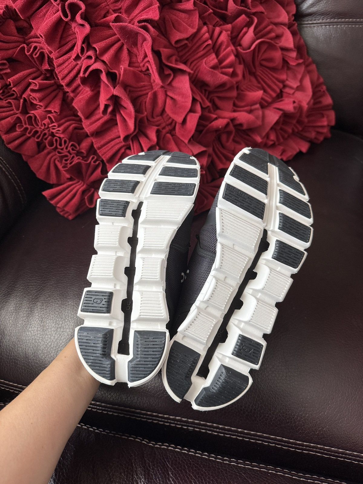 On On Running Black and White Athletic Shoes WOMEN'S size 7.5 Size US 7.5 / IT 37.5 - 3 Thumbnail