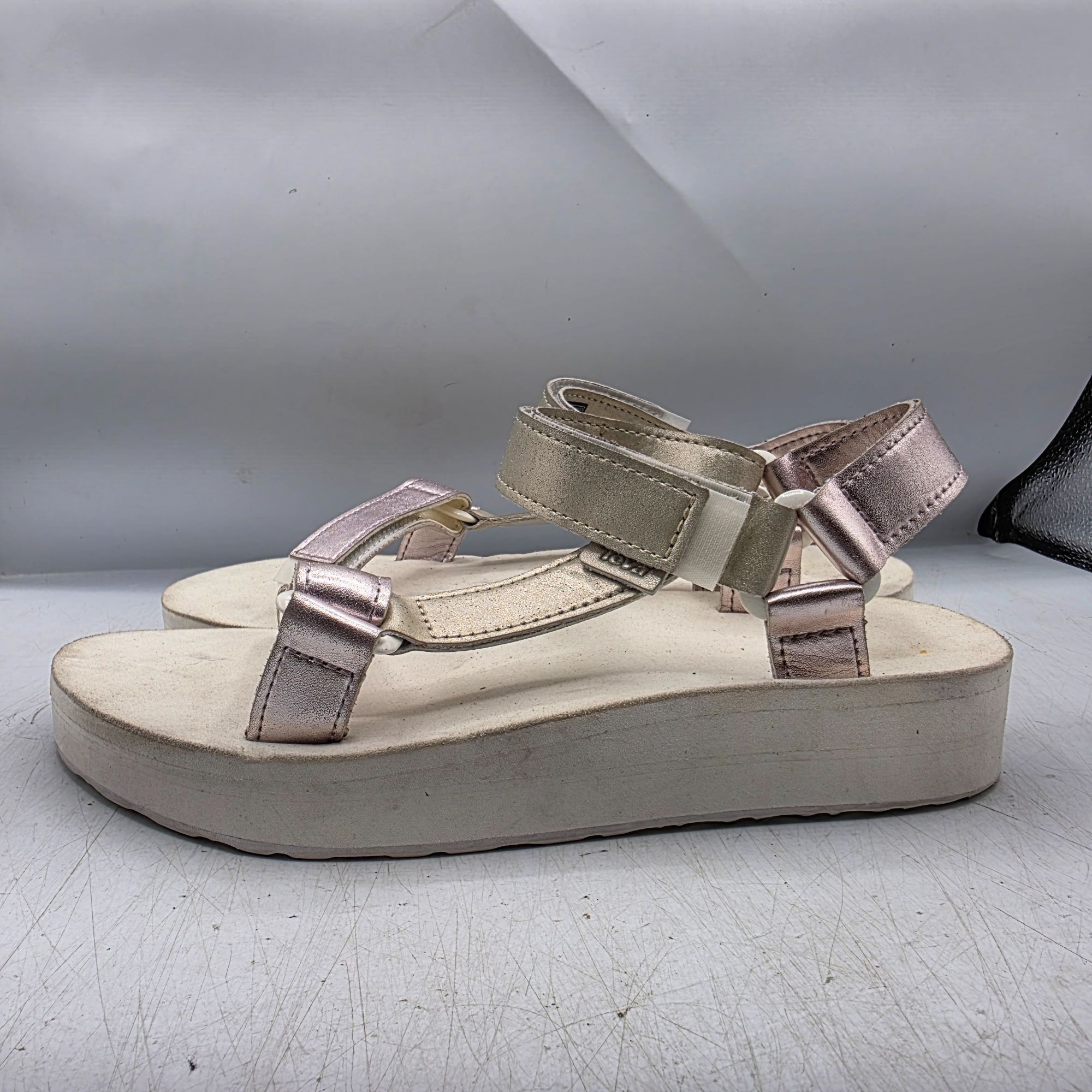 Teva Teva Flatform Womens 8 Platform Sandals Universal Metallic S Size US 8 / IT 38 - 12 Thumbnail