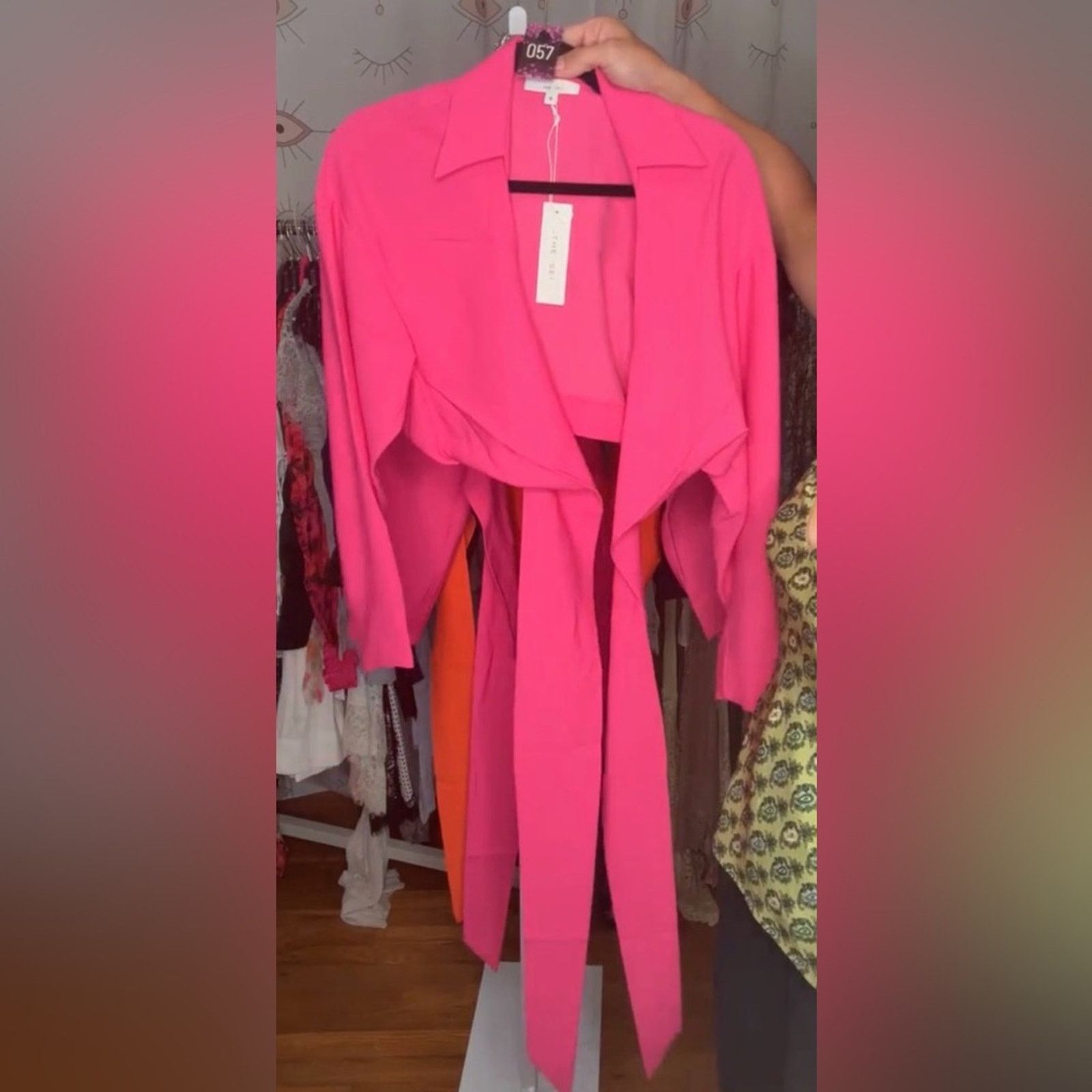 REVOLVE NWT The Sei $205 Tie Front crop top size 2 and 4 avail Size XS / US 0-2 / IT 36-38 - 6 Thumbnail