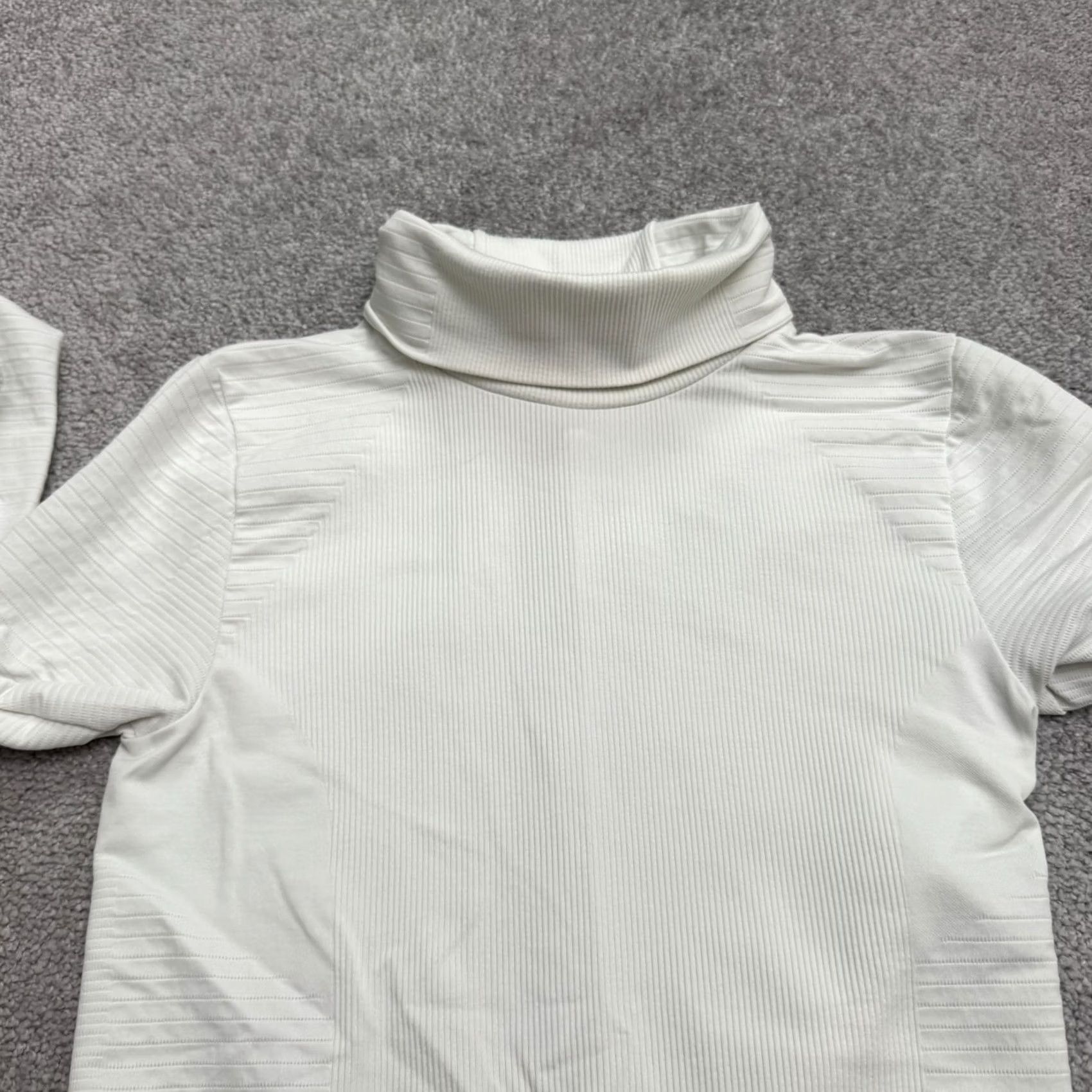 Athleta Athleta Flurry Blizzard Rib Turtleneck Seamless Base Layer Shirt Size S White Size S / US 4 / IT 40 - 3 Thumbnail