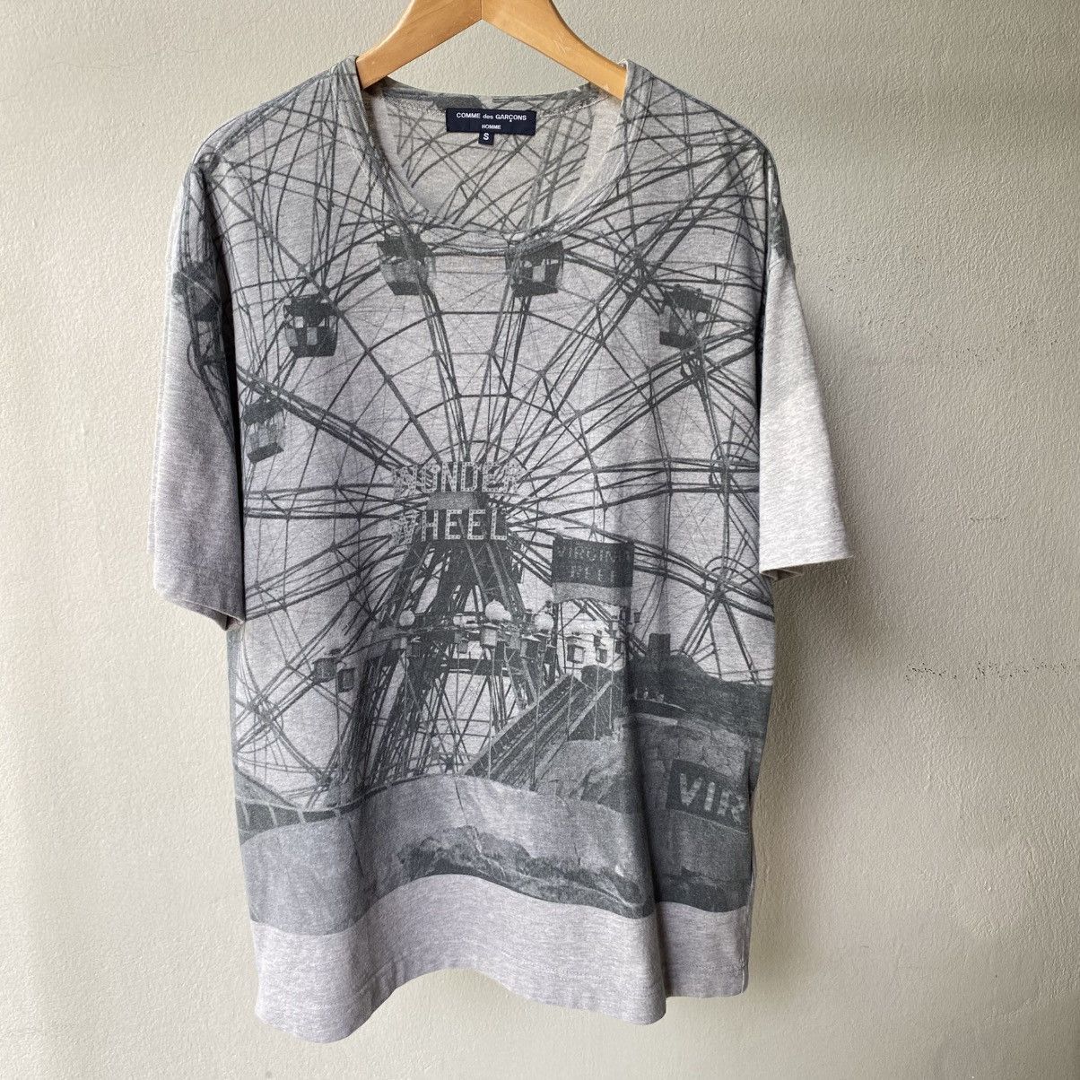 Comme des Garcons Homme COMME des GARCONS HOMME Ferris Wheel Grey Graphic Print Tee Size US S / EU 44-46 / 1 - 1 Thumbnail
