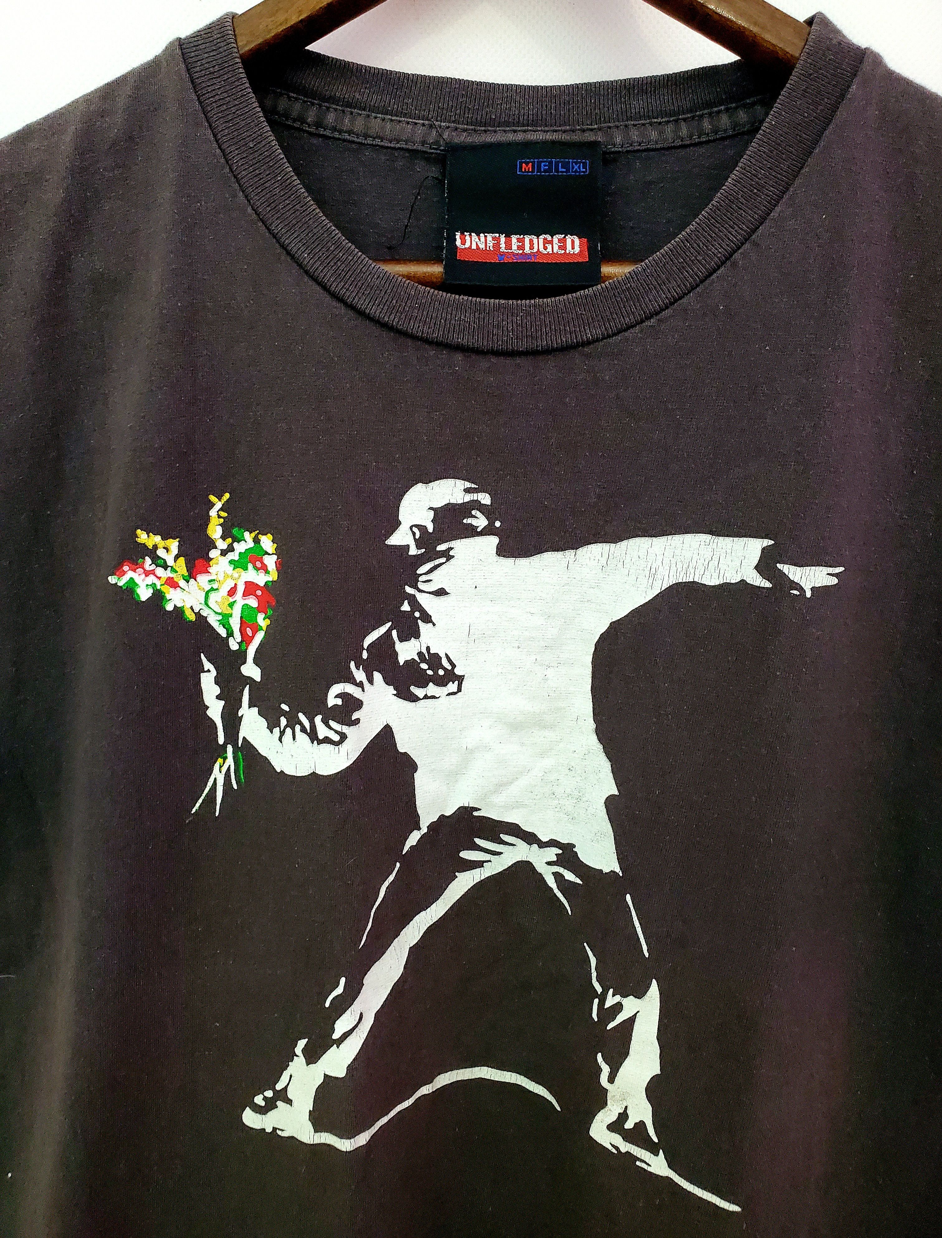 Vintage Vintage Y2k 00s Banksy Street Art Flower Boy Tshirt Hype M Size US M / EU 48-50 / 2 - 2 Thumbnail