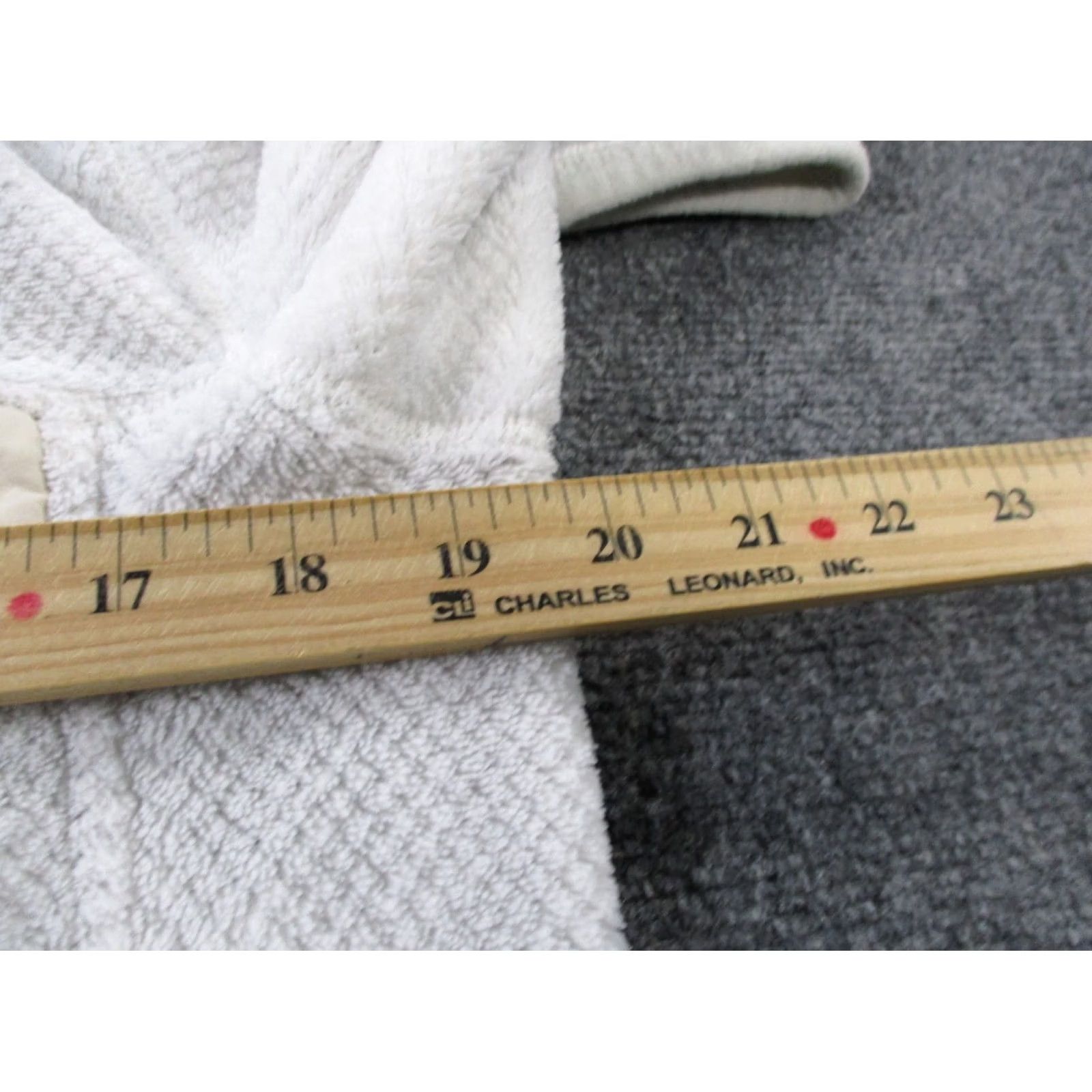 Patagonia Patagonia Sweater Womens L White Jacket Snap Fleece Fuzzy Outdoors Camping Size L / US 10 / IT 46 - 5 Thumbnail