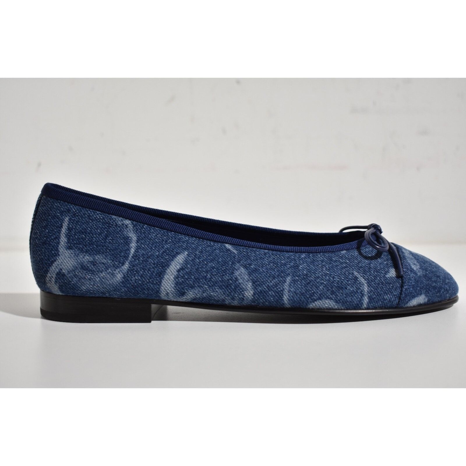 Chanel 23B Printed Denim CC Logo Bow Tie Ballet Ballerina Flat 36.5 Size US 6.5 / IT 36.5 - 2 Thumbnail