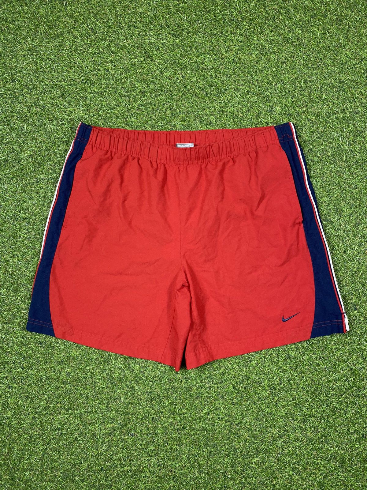 Nike Vintage Nike shorts streetwear swoosh casual y2k size M Size US 32 / EU 48 - 1 Thumbnail