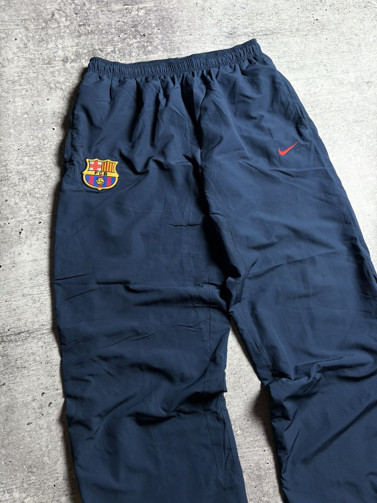 Nike Vintage Nike Barcelona Nylon Sweatpants Size US 34 / EU 50 - 2 Thumbnail
