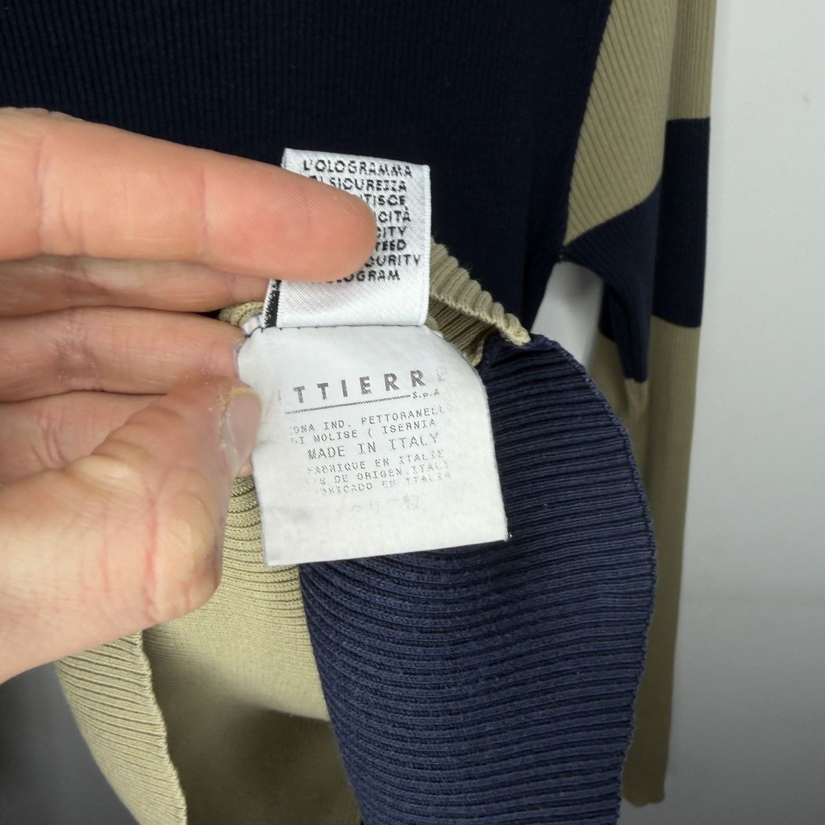 Dolce & Gabbana 2000s Dolce & Gabbana Fit Beige Sweater Ribbed Size US M / EU 48-50 / 2 - 8 Thumbnail