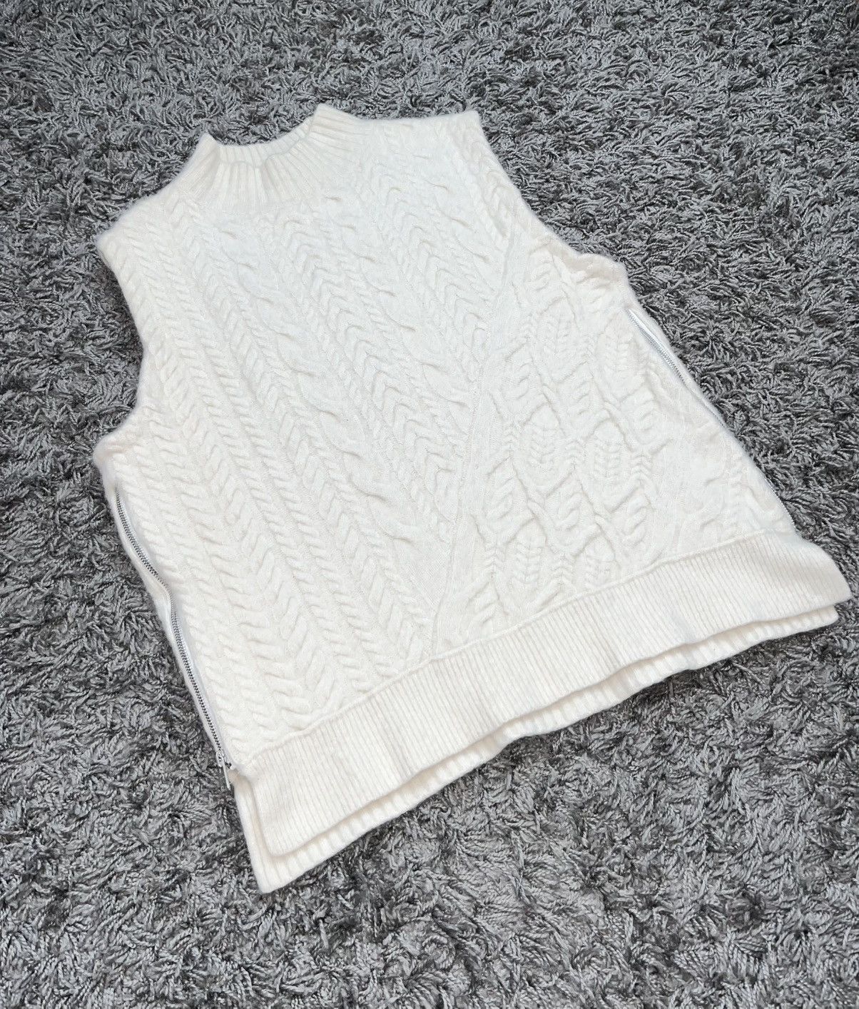 Allsaints AllSaints Arvid Wool Blend Cable Knit Vest Chalk White Size M / US 6-8 / IT 42-44 - 1 Thumbnail