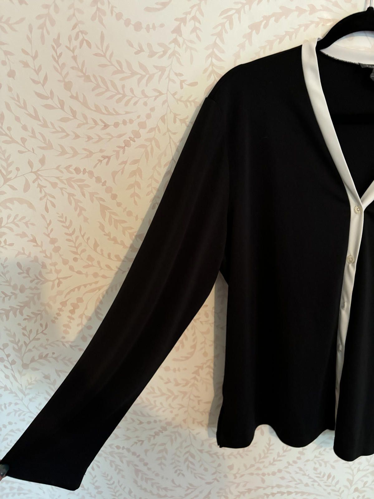 Van Heusen Van Heusen Women's Black Blouse with White Trim - Size XL Size XL / US 12-14 / IT 48-50 - 6 Thumbnail