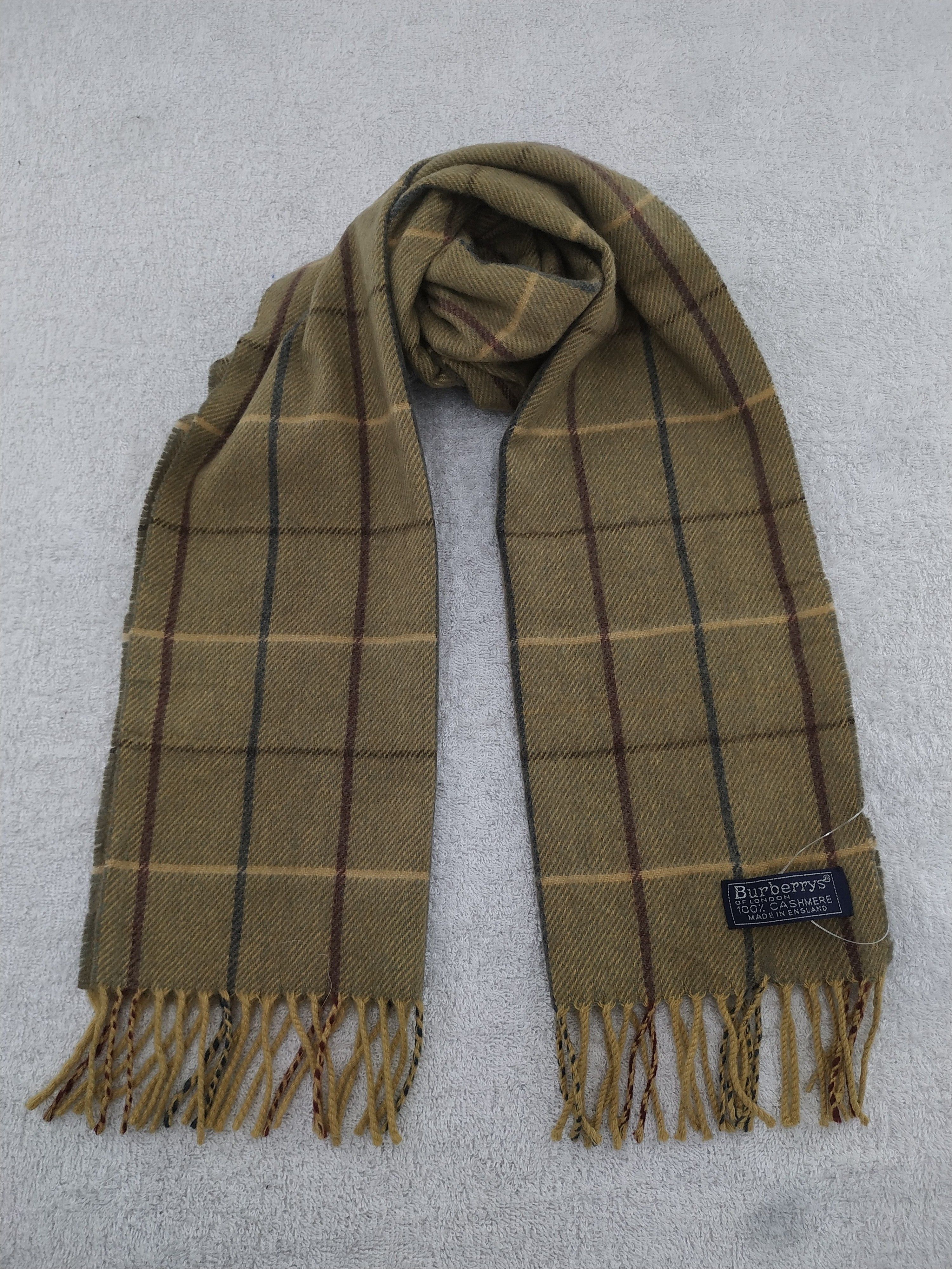 Burberry Scarf / Muffler / Neckwear - WW775