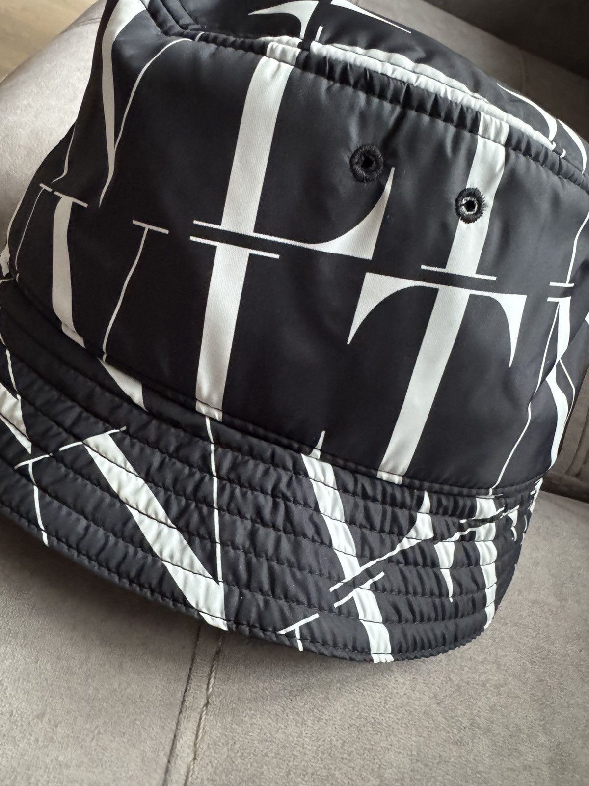 Valentino VALENTINO bucket hat see/STUDY all photos and description Size ONE SIZE - 4 Thumbnail