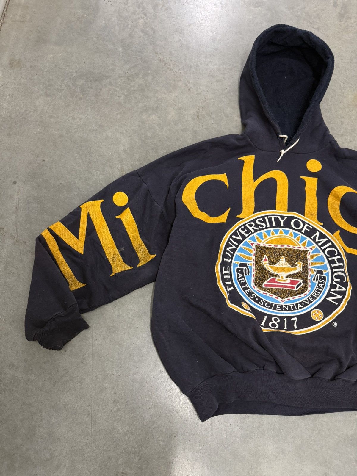 NCAA Michigan Wolverines 90s Vintage Spellout Hoodie Navy NCAA XL Size US XL / EU 56 / 4 - 2 Thumbnail