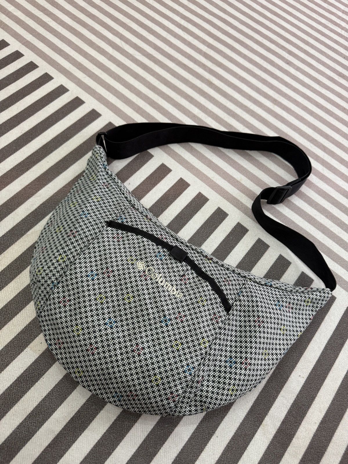 Columbia 🔥🔥🔥ARCHIVE COLUMBIA SLING BAG Size ONE SIZE - 3 Thumbnail