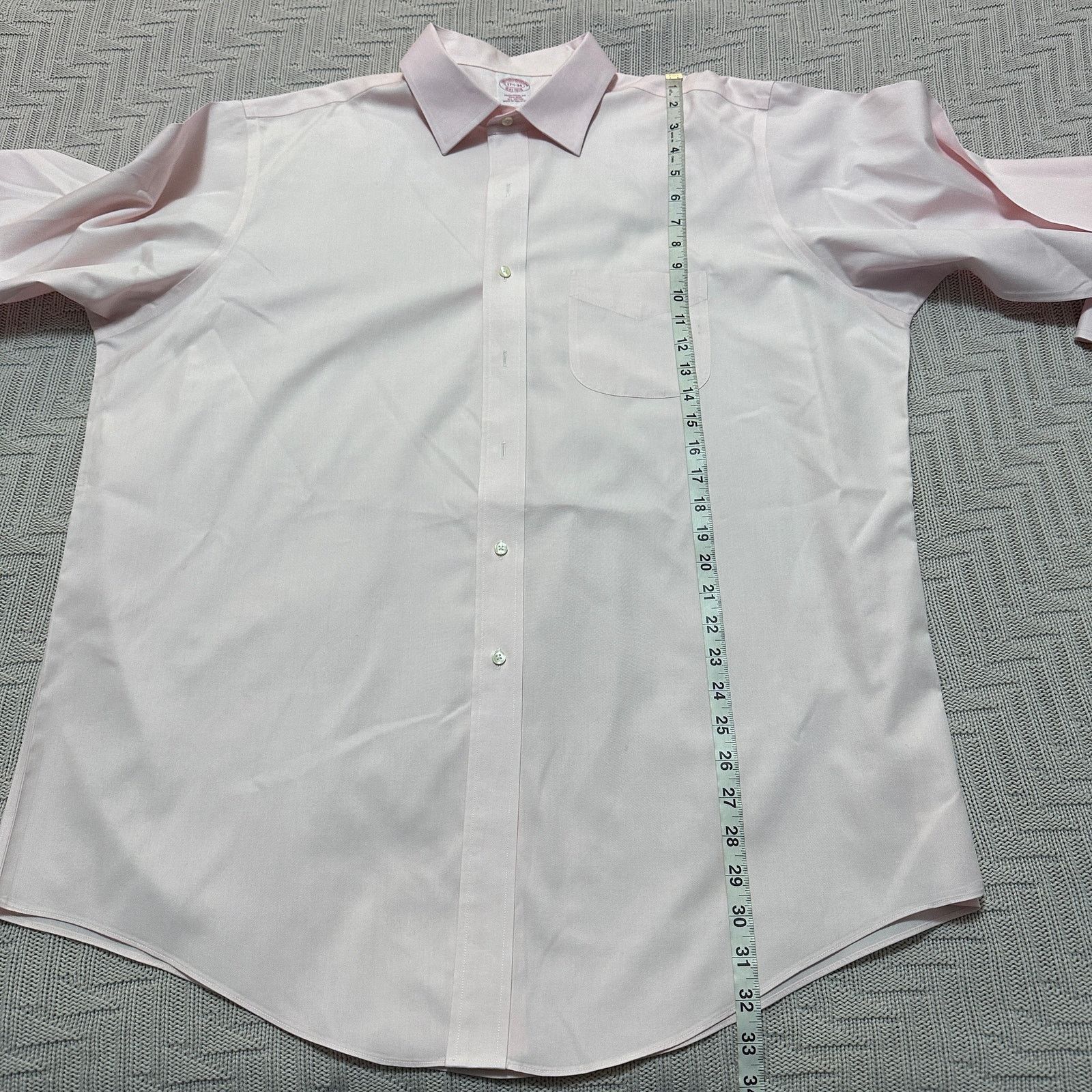 Brooks Brothers Brooks Brothers solid pink traditional fit button down Size US XL / EU 56 / 4 - 7 Thumbnail