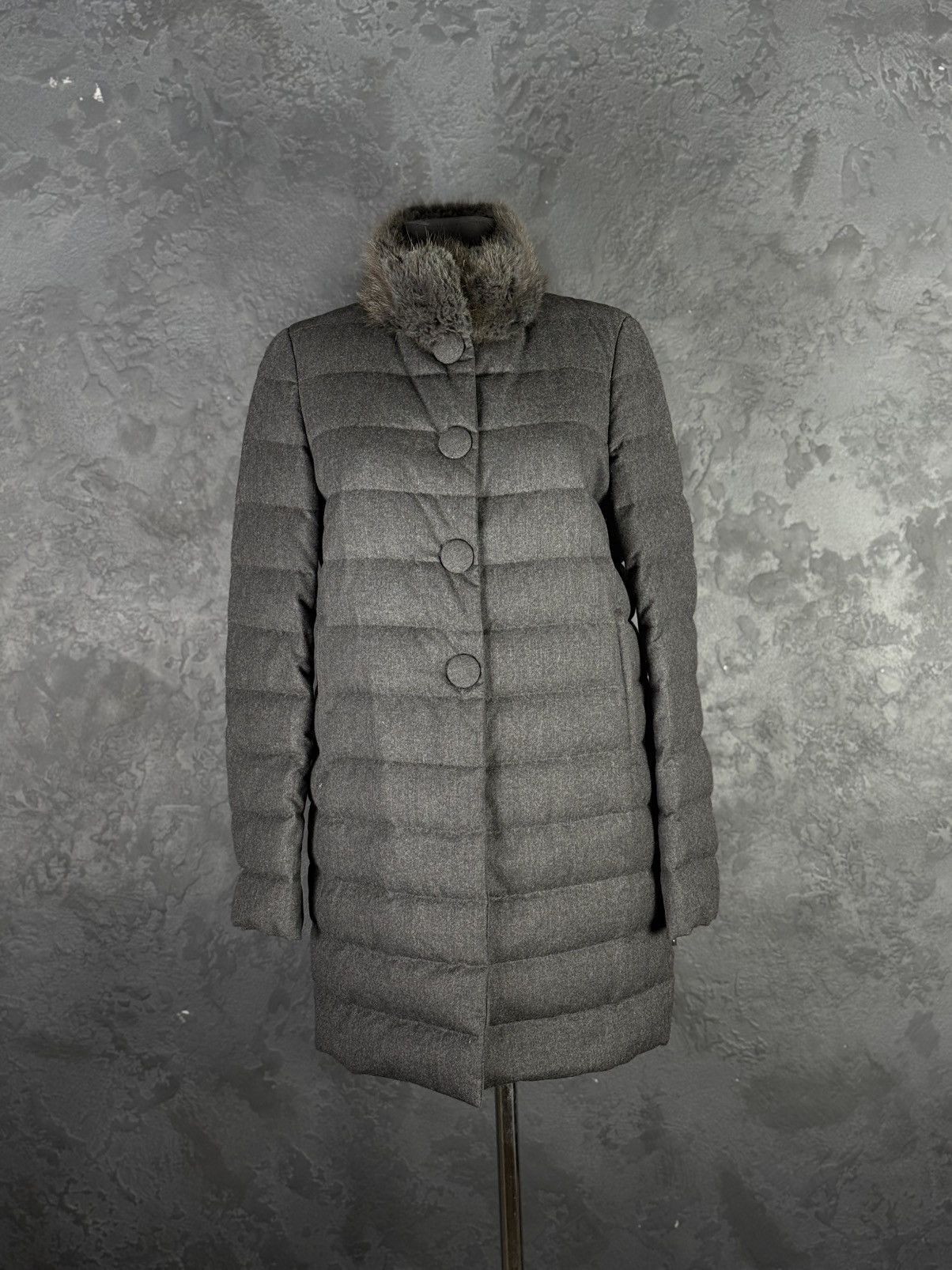 Moncler Moncler Seyne Giubbotto Women’s Down Coat Jacket Fur Grey Size XS / US 0-2 / IT 36-38 - 1 Thumbnail