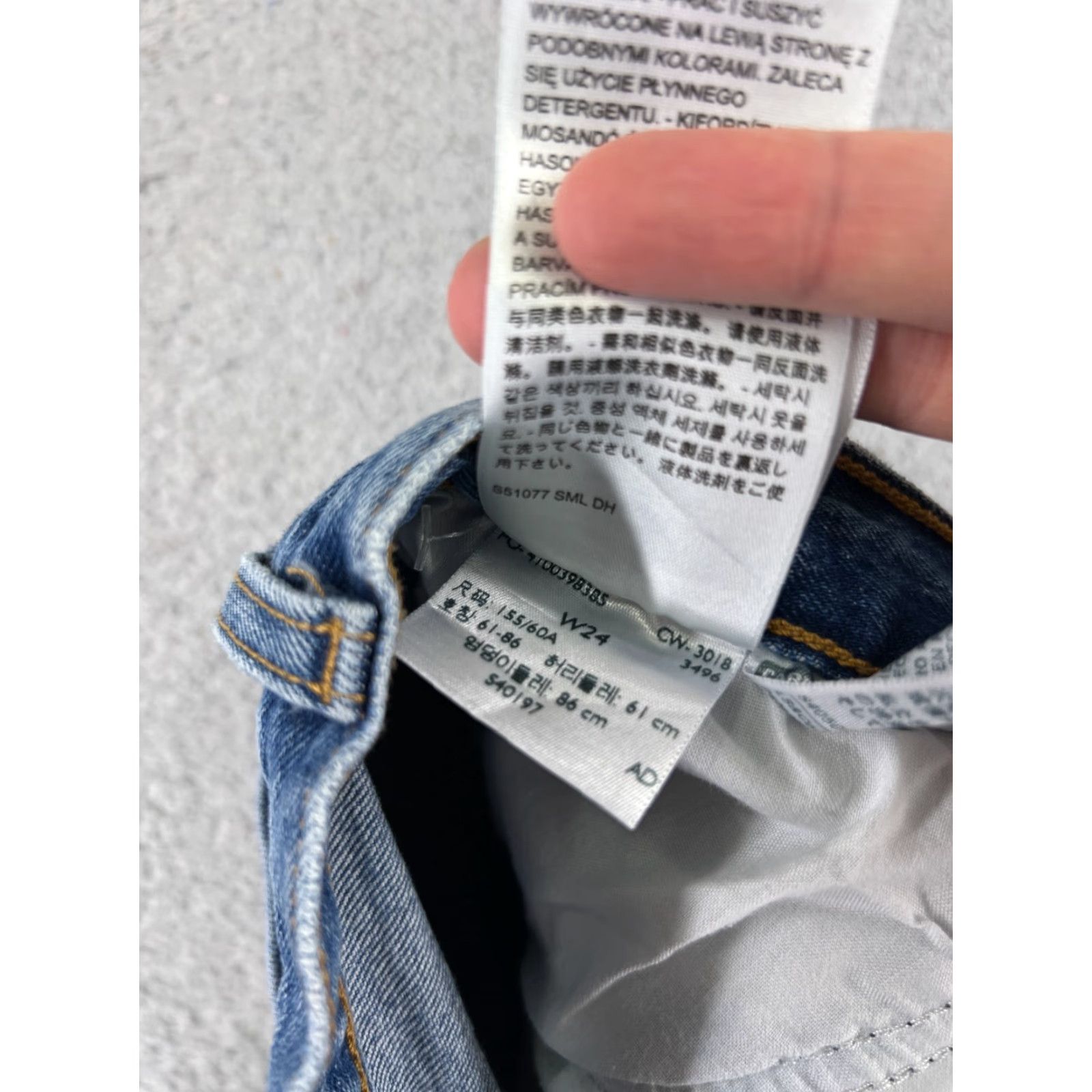 Levi's VINTAGE Levi's Jeans Womens 24 Denim Wedgie Fit Distressed Mid Rise Blue 5-Pocket Regular Regular Fit Boys Womens Size 42" / US 20 - 4 Thumbnail