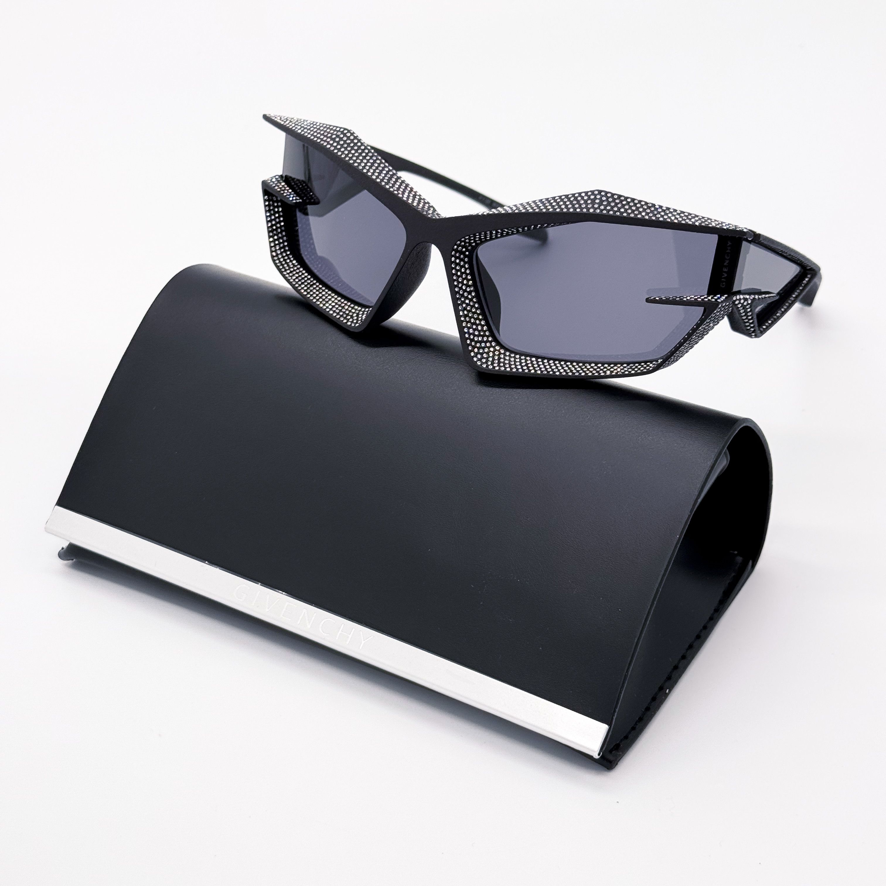 NEW GIVENCHY GV40082I 02A MATTE BLACK WOMEN SUNGLASSES