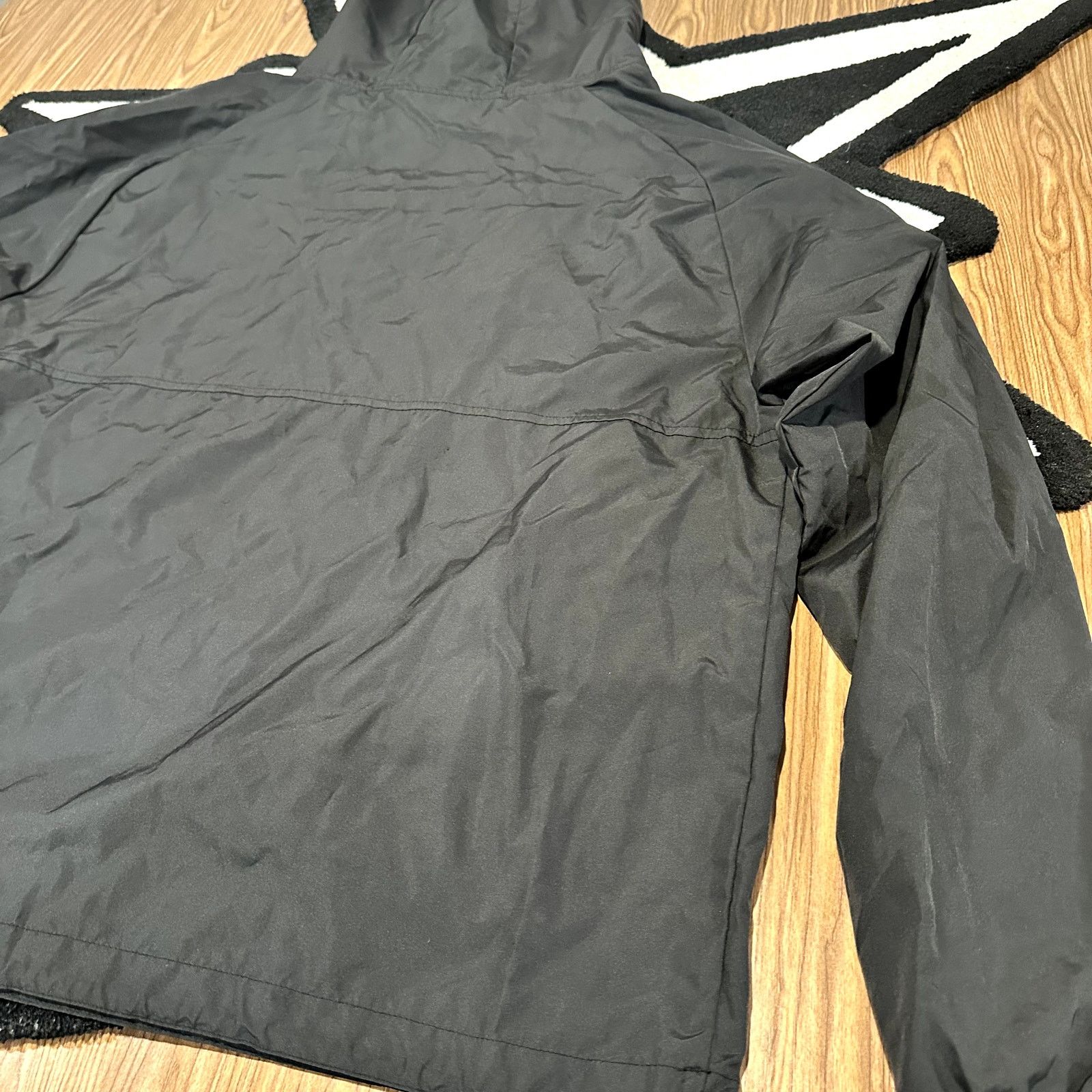 Universal Studios Jurassic Park™ Hooded Windbreaker – Size M (Unisex) Size US M / EU 48-50 / 2 - 5 Thumbnail
