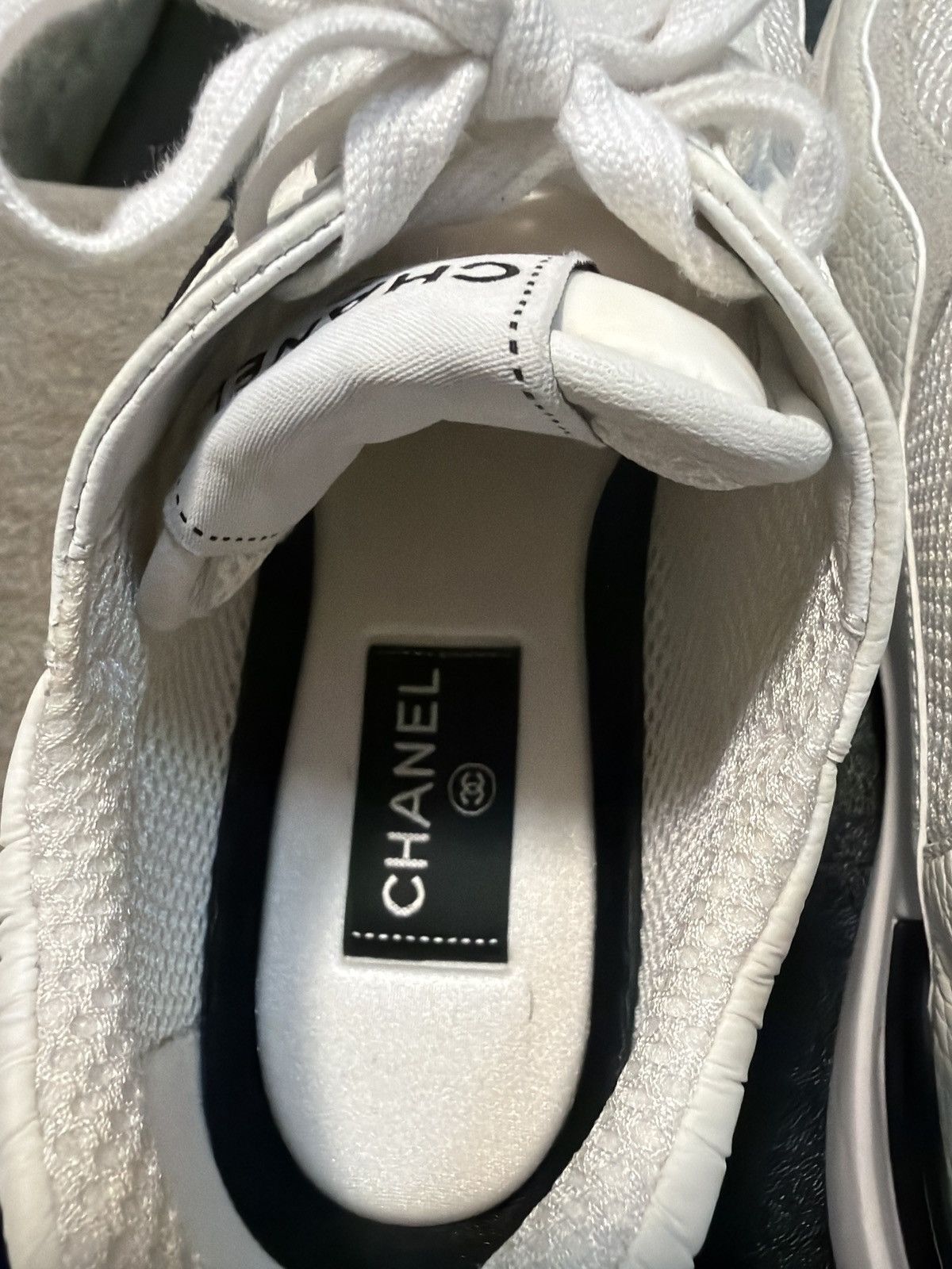 Chanel Chanel White & Black CC Logo Runners Size US 8 / EU 41 - 9 Thumbnail