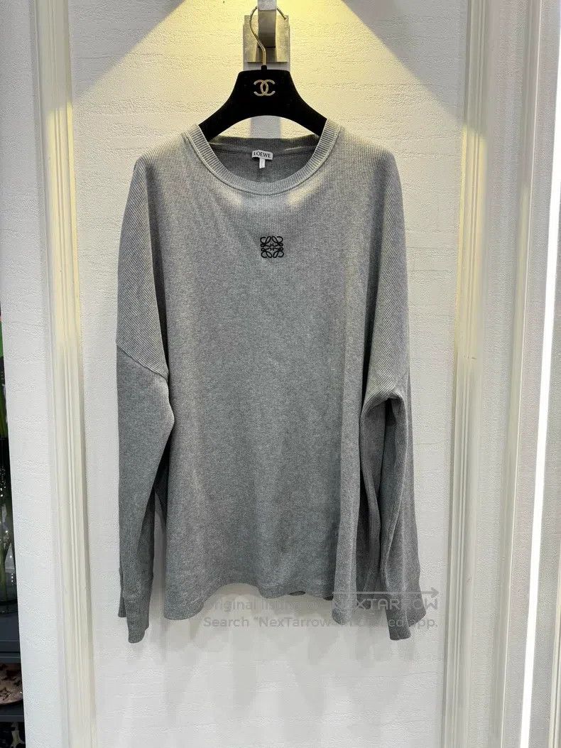 Loewe Loewe Grey Long Sleeve Top with Front Embroidered Logo Size XS / US 0-2 / IT 36-38 - 1 Thumbnail