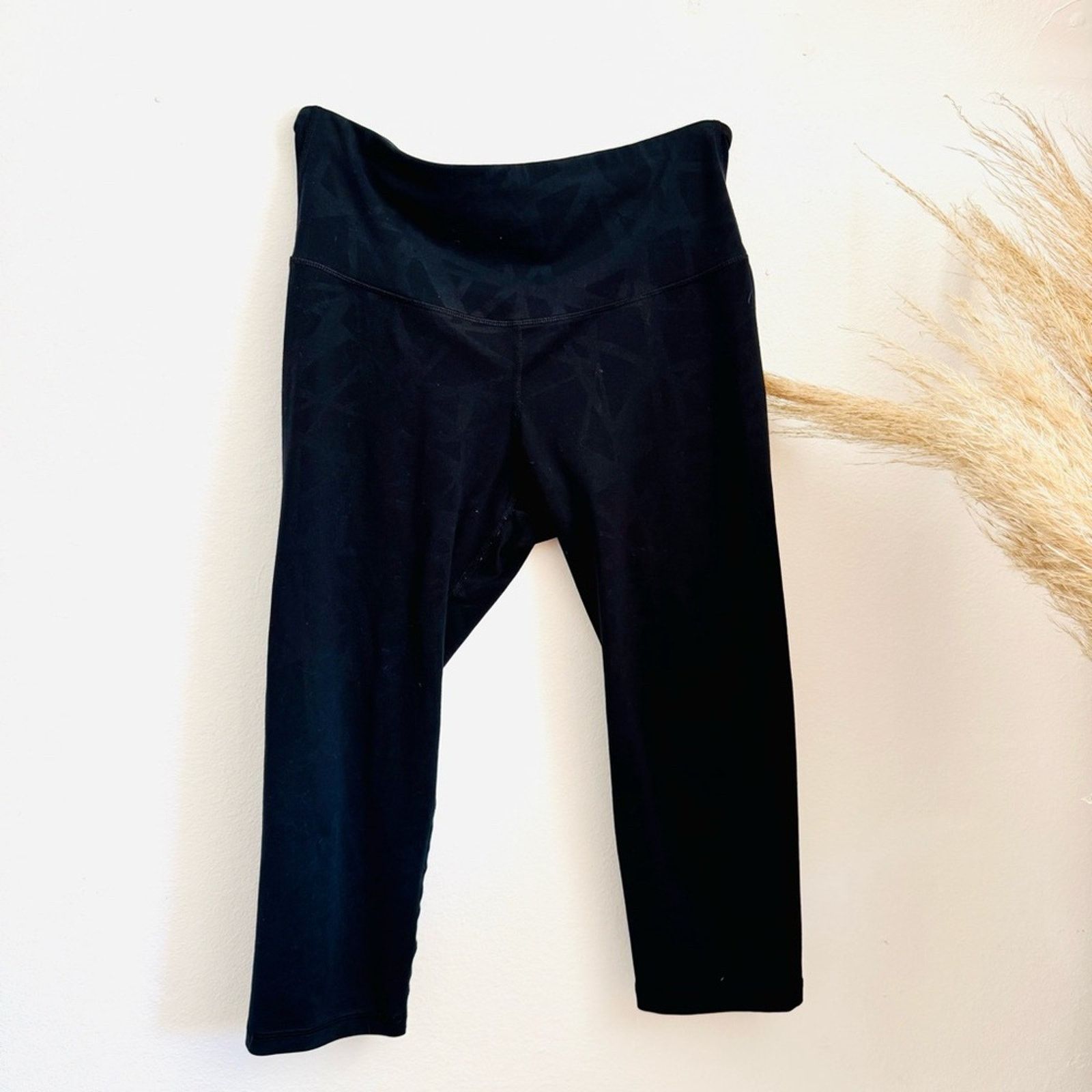 Old Navy 3 OLD NAVY Blue Print $48 High Rise Crop Leggings Capri Size 32" / US 10 / IT 46 - 9 Thumbnail