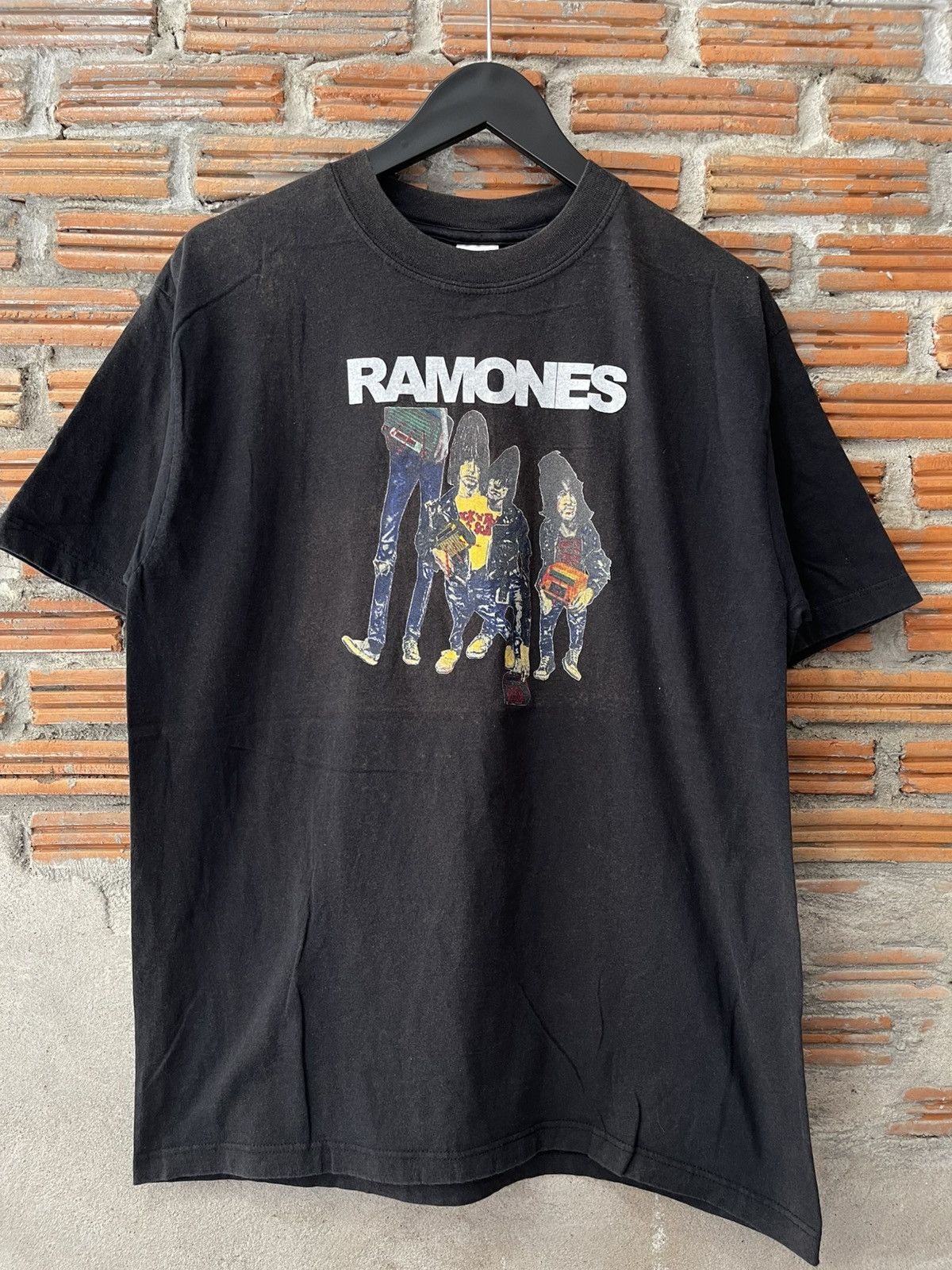 Band Tees VINTAGE RAMONES Art Graphic T-Shirt 90s/Y2K Punk Rock Tee Size US M / EU 48-50 / 2 - 9 Thumbnail