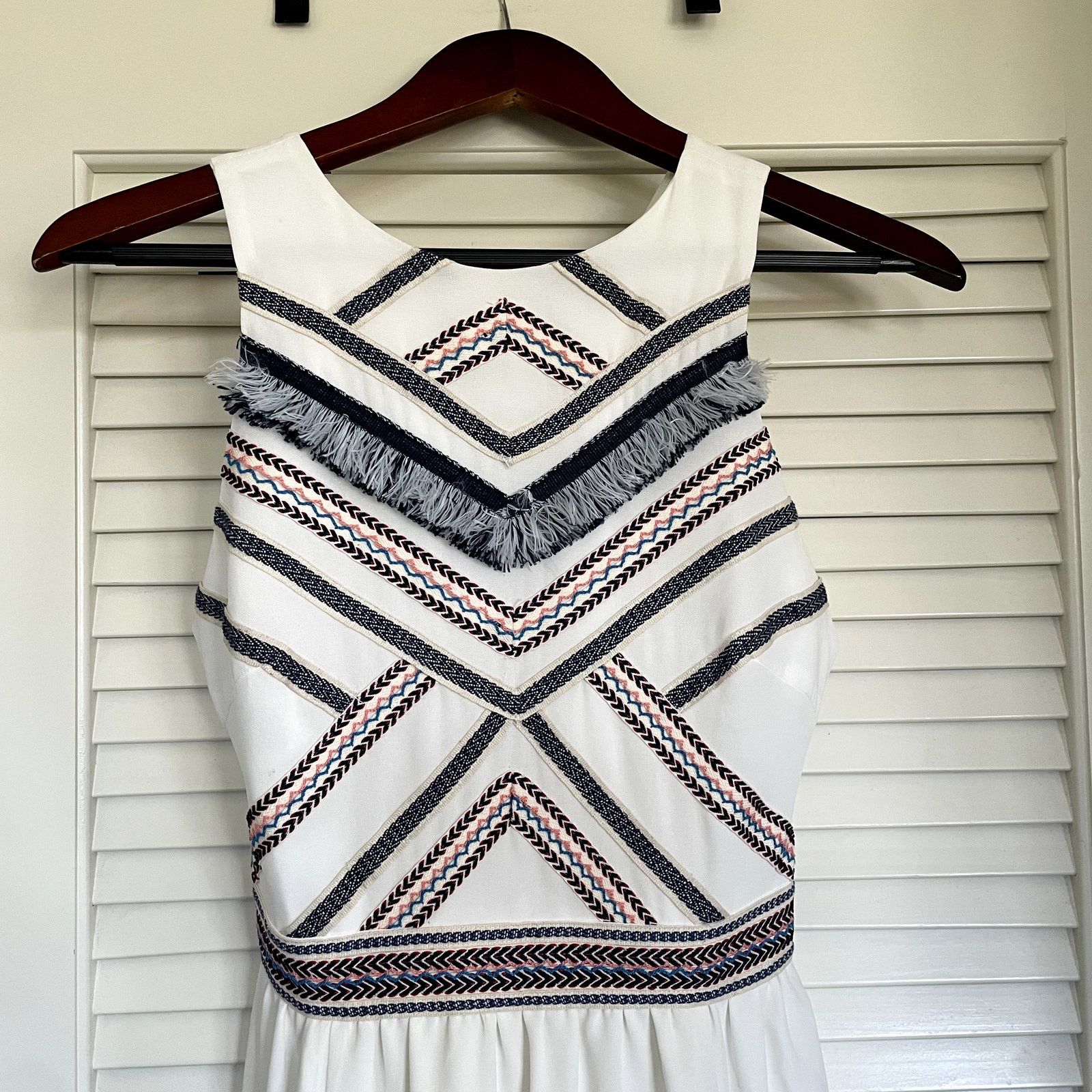 Other Adelyn Rae Embroidered Cross Back Dress Size Small Ethereal Size S / US 4 / IT 40 - 5 Thumbnail