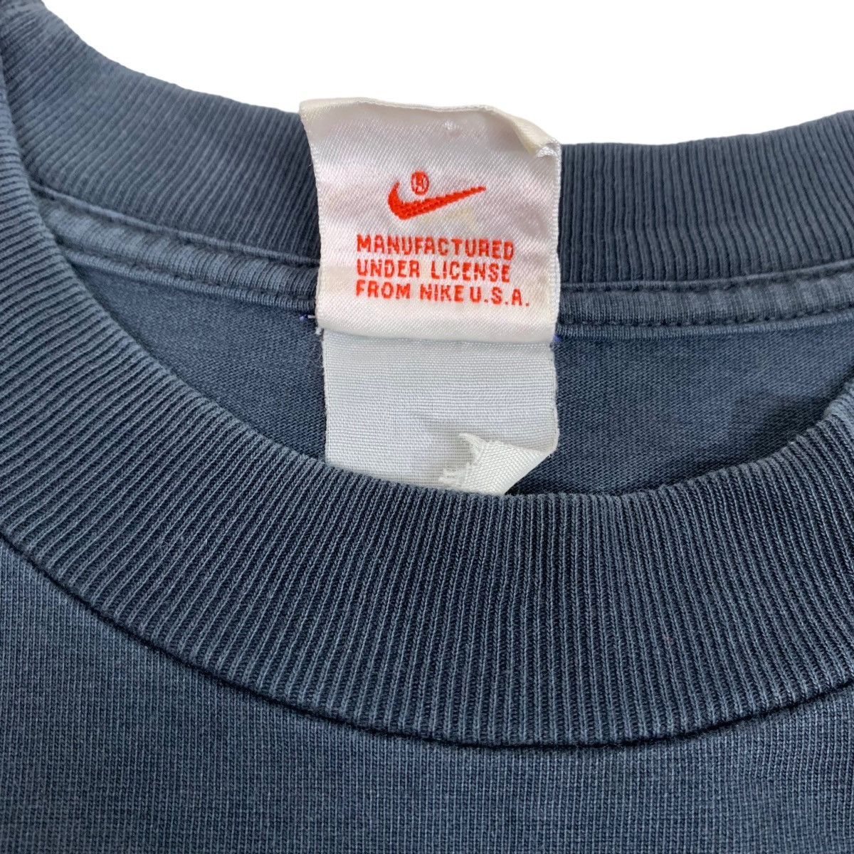 Nike Vintage Nike Small Logo Embroidered T-shirt Shortsleeve Size US M / EU 48-50 / 2 - 7 Thumbnail