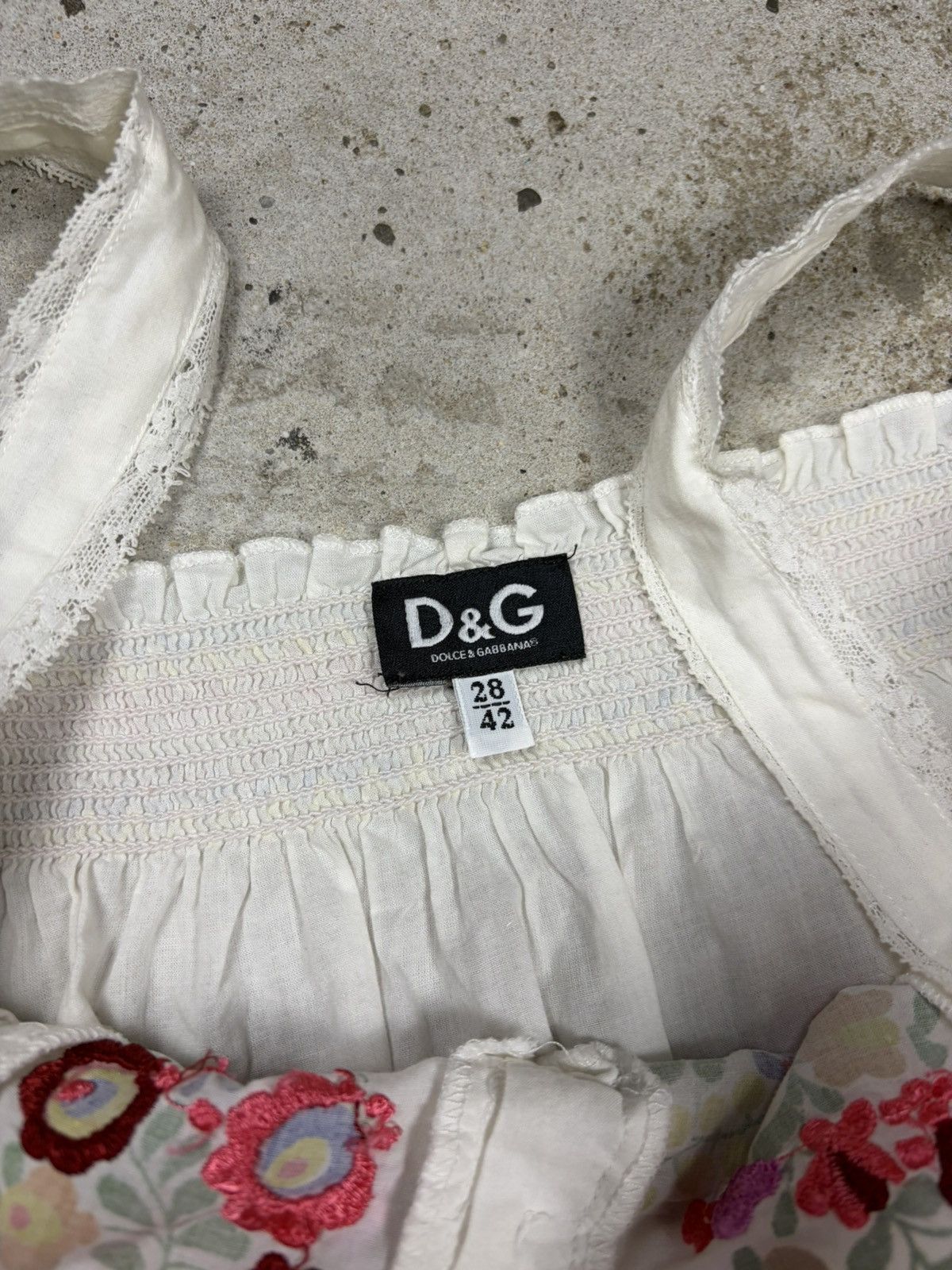 Dolce & Gabbana Vintage 2000s Dolce & Gabbana White Floral Embroidered Top Size M / US 6-8 / IT 42-44 - 9 Thumbnail