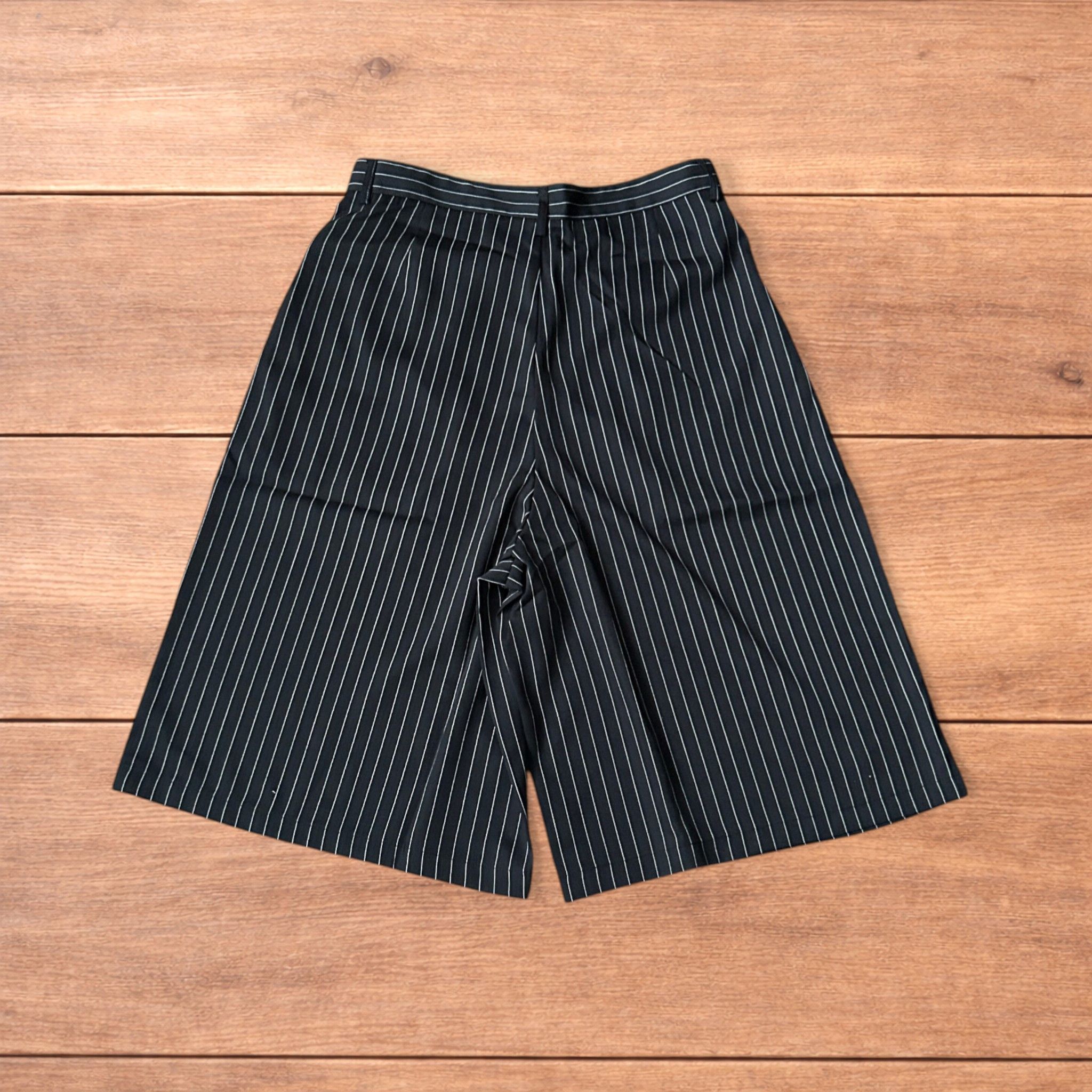 Japanese Brand Baggy wide long pinstripe tailored shorts jorts in black. Size US 34 / EU 50 - 2 Thumbnail