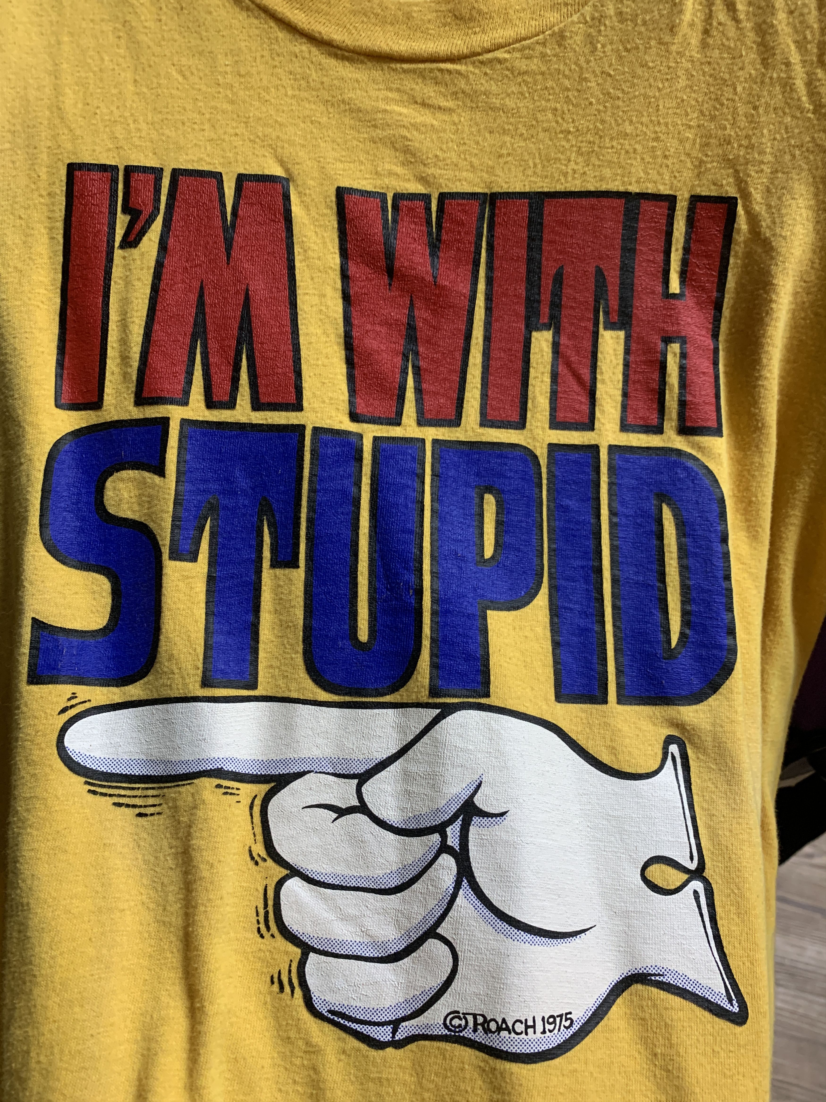 Vintage *RARE* Vintage 1970’s I’m With Stupid Single Stitch T-Shirt Size US M / EU 48-50 / 2 - 2 Thumbnail
