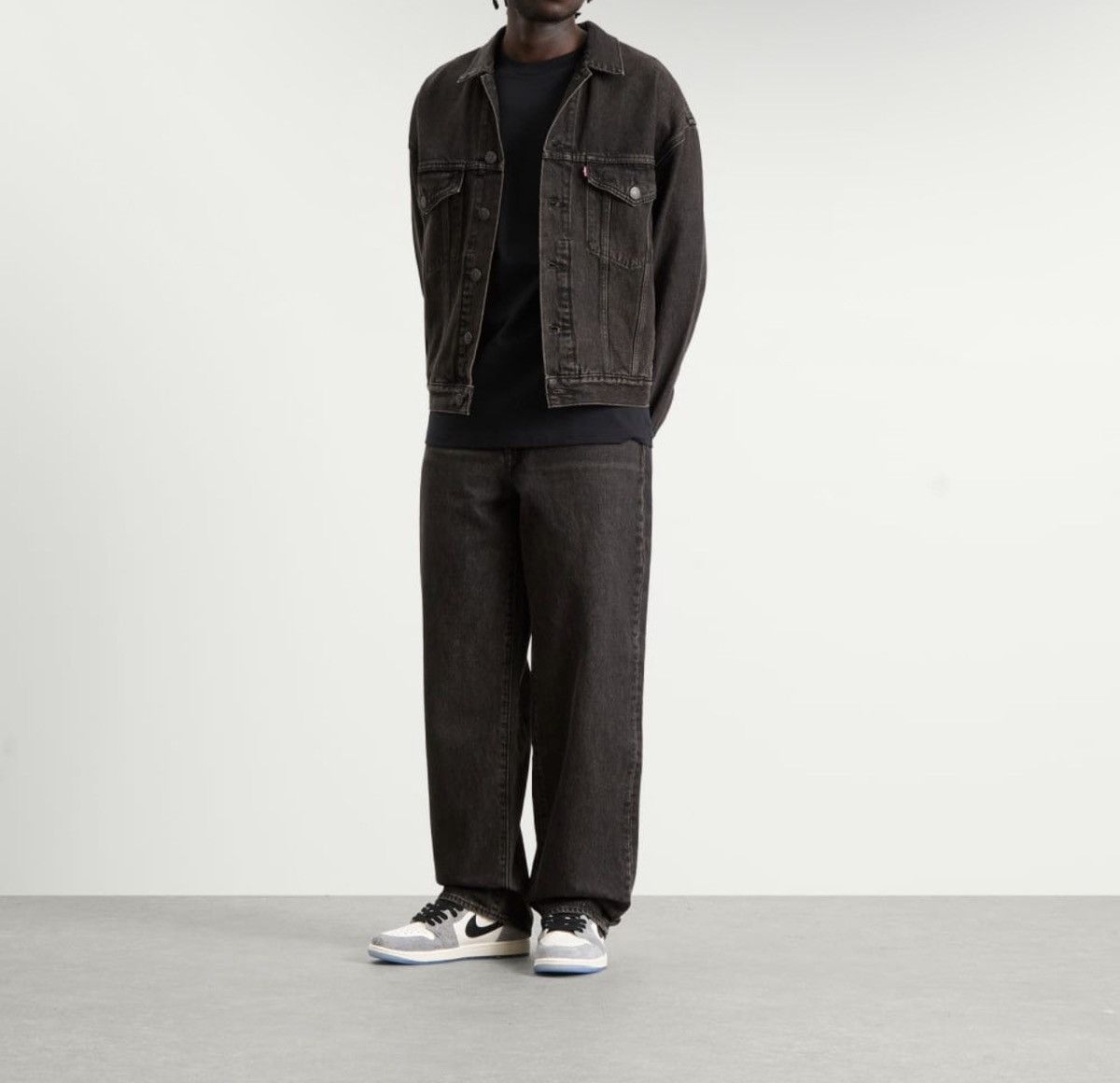 Jordan Brand × Levi's Levi’s x Jordan Baggy Jean Black Denim Jeans Size 33 X 32 Size US 33 - 1 Thumbnail