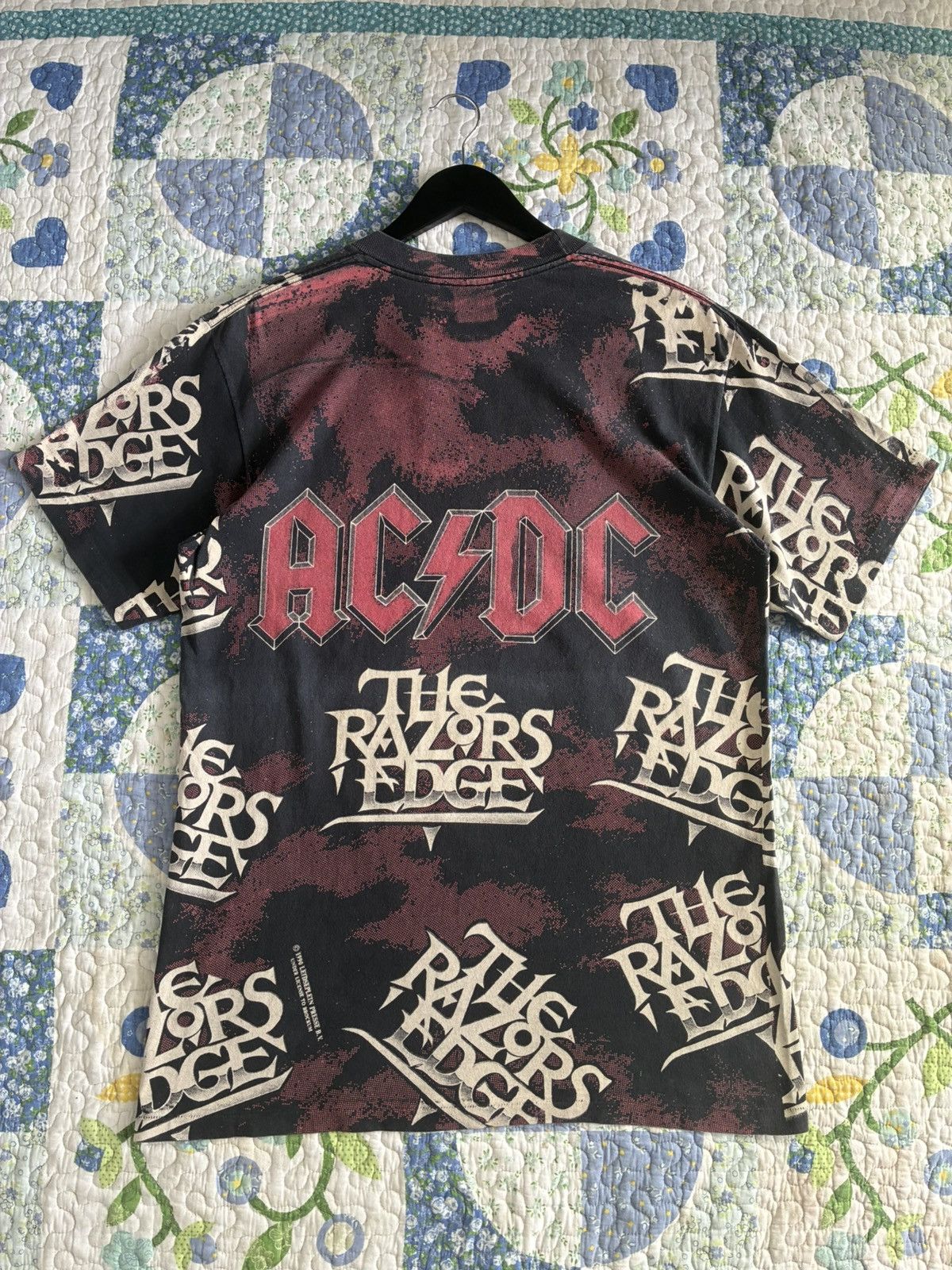 Other Vintage 1990 AC/DC "The Razors Edge" (AOP) t-shirt Size US L / EU 52-54 / 3 - 2 Thumbnail