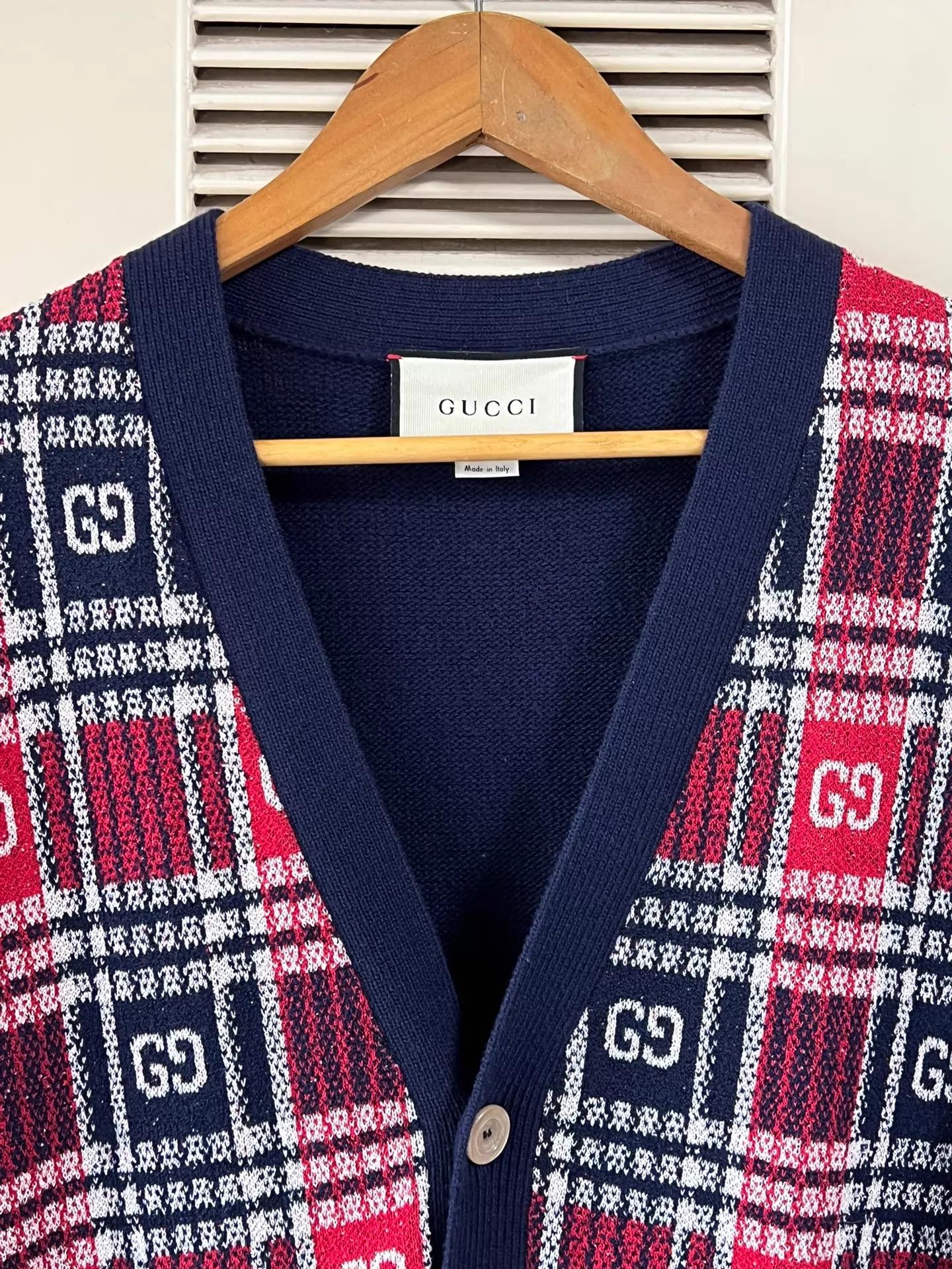 Gucci Men's Navy Blue Knit Sweater - Red/White Shoulder Colorblock Size US S / EU 44-46 / 1 - 3 Thumbnail