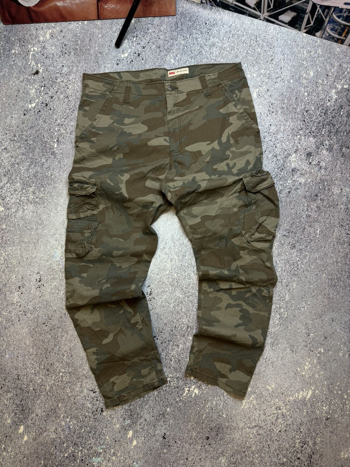 Wrangler CRAZY WRANGLER MULTIPOCKET TACTICAL CAMO PANTS Size US 36 / EU 52 - 1 Thumbnail