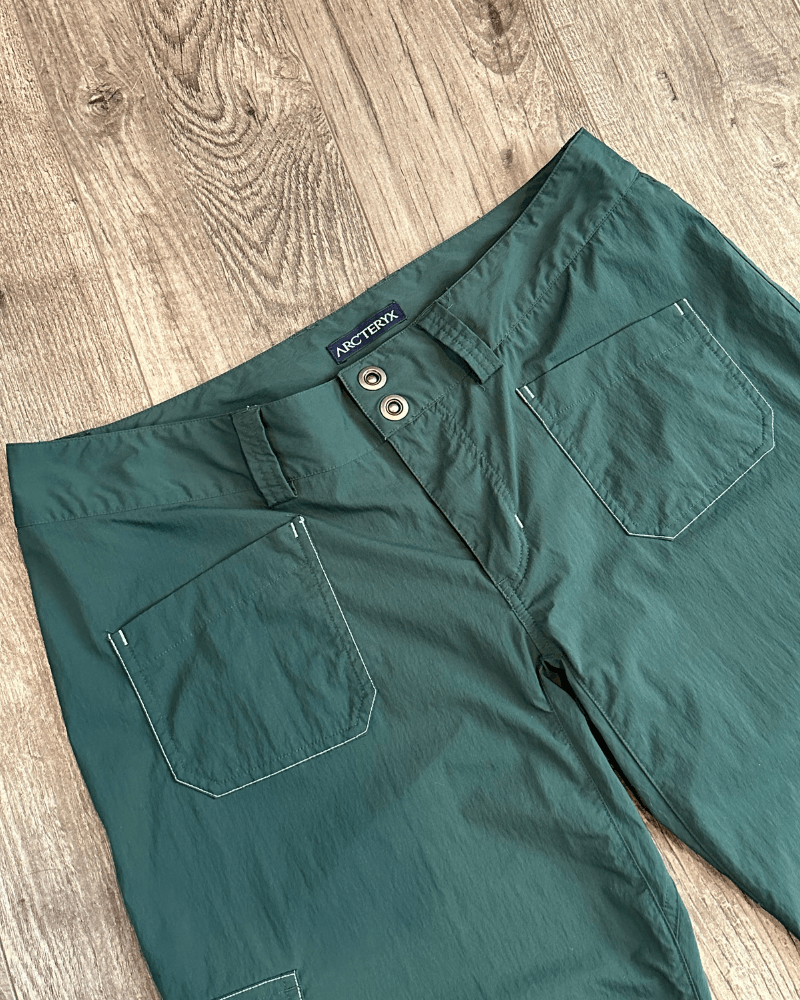 Arc'teryx Arc'teryx Women's Long Green Bermuda Cargo Shorts - 12 (32) Size 32" / US 10 / IT 46 - 4 Thumbnail