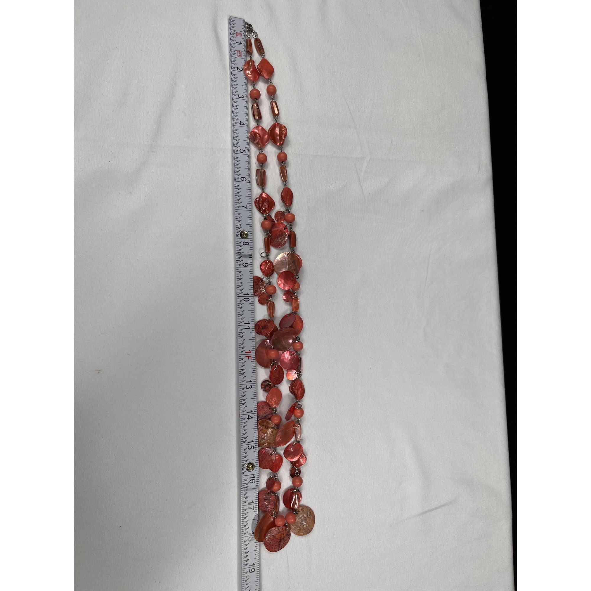 Vintage Handcrafted SKU 7854 Womens Coral Shell Beaded Necklace Size ONE SIZE - 3 Thumbnail