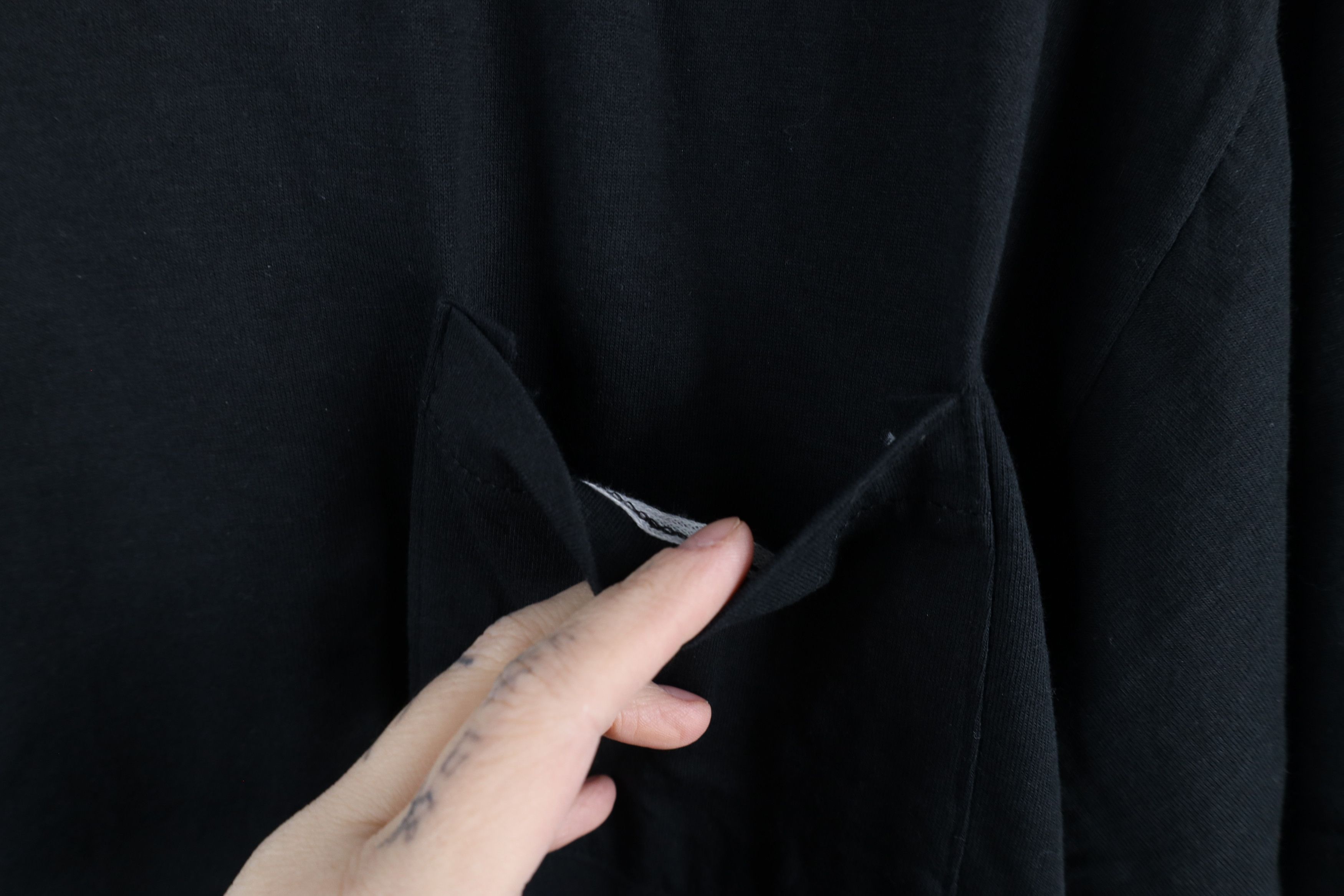 Vintage Vintage 90s Streetwear Thin Cotton Pocket T-Shirt Black Size US L / EU 52-54 / 3 - 8 Thumbnail