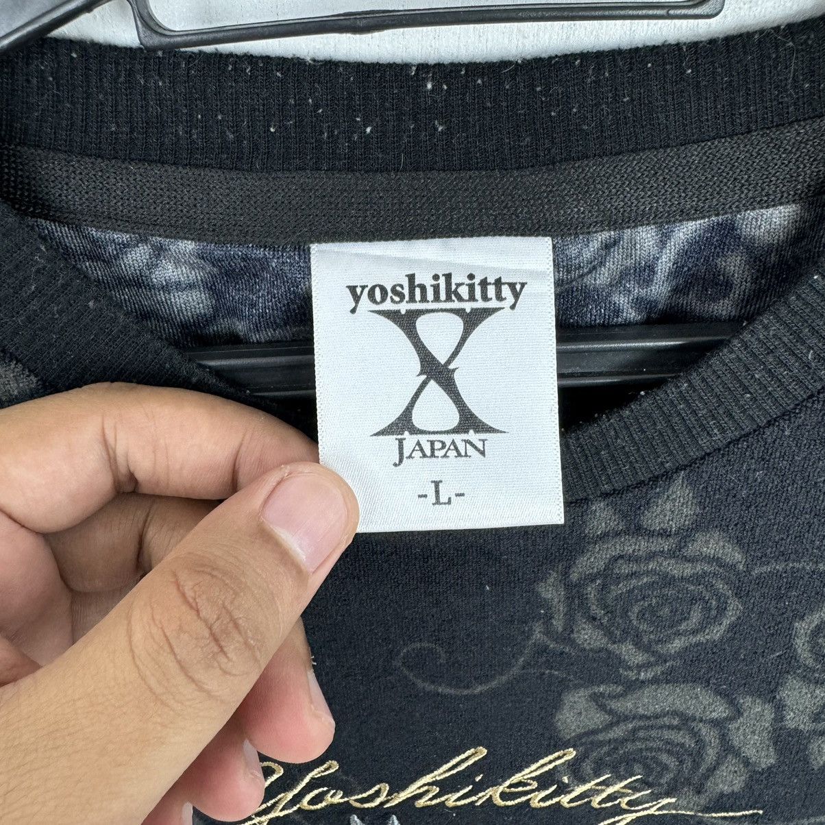 Band Tees × Japanese Brand Yoshikitty X Japan Collab Hello Kitty Black Roses Tshirt Size US L / EU 52-54 / 3 - 4 Thumbnail